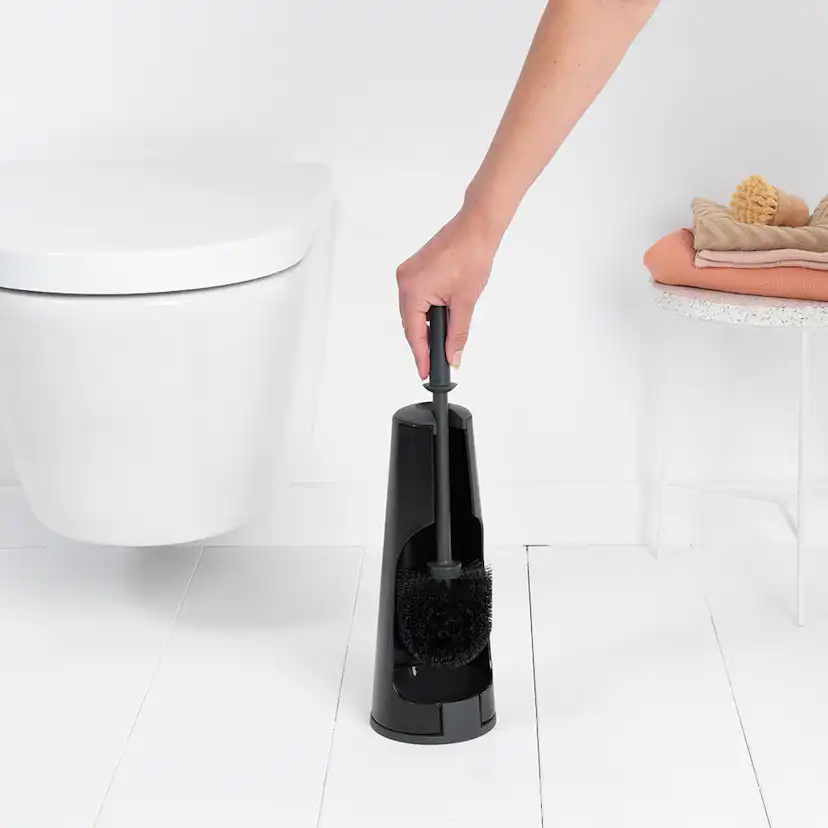 Toalettborste Brabantia med hållare för golv med plasthandta Färg: Matt Svart