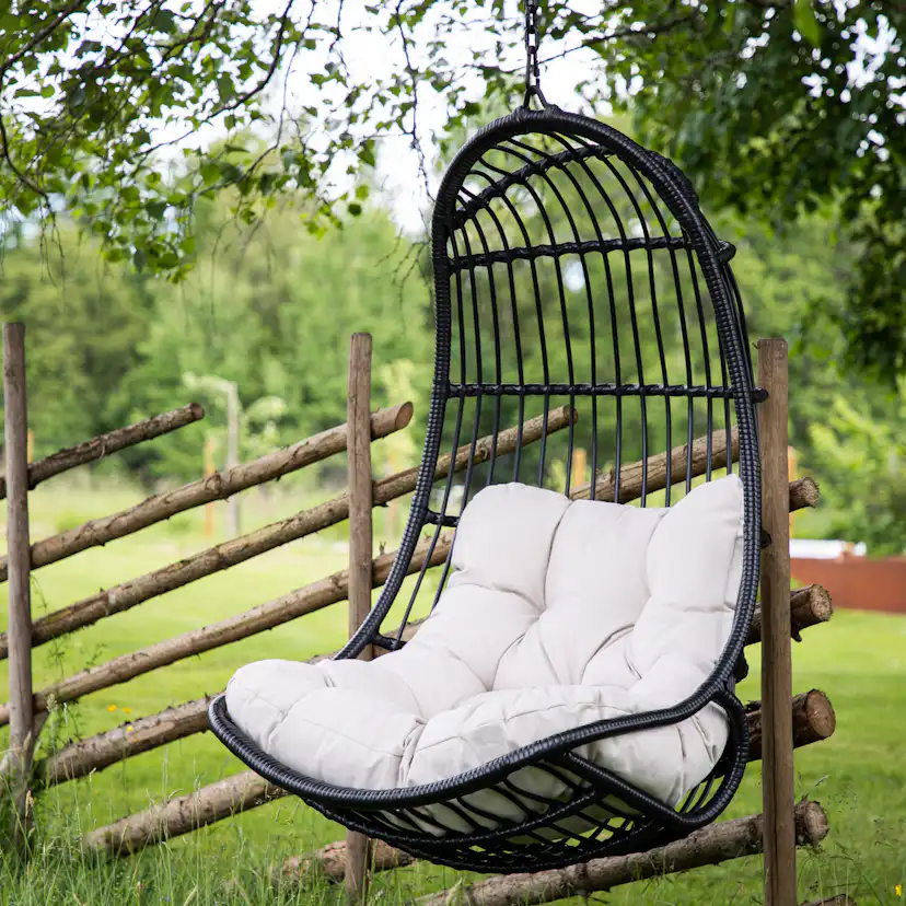 Pulau Hangingchair Rattan Black / Creme Svart