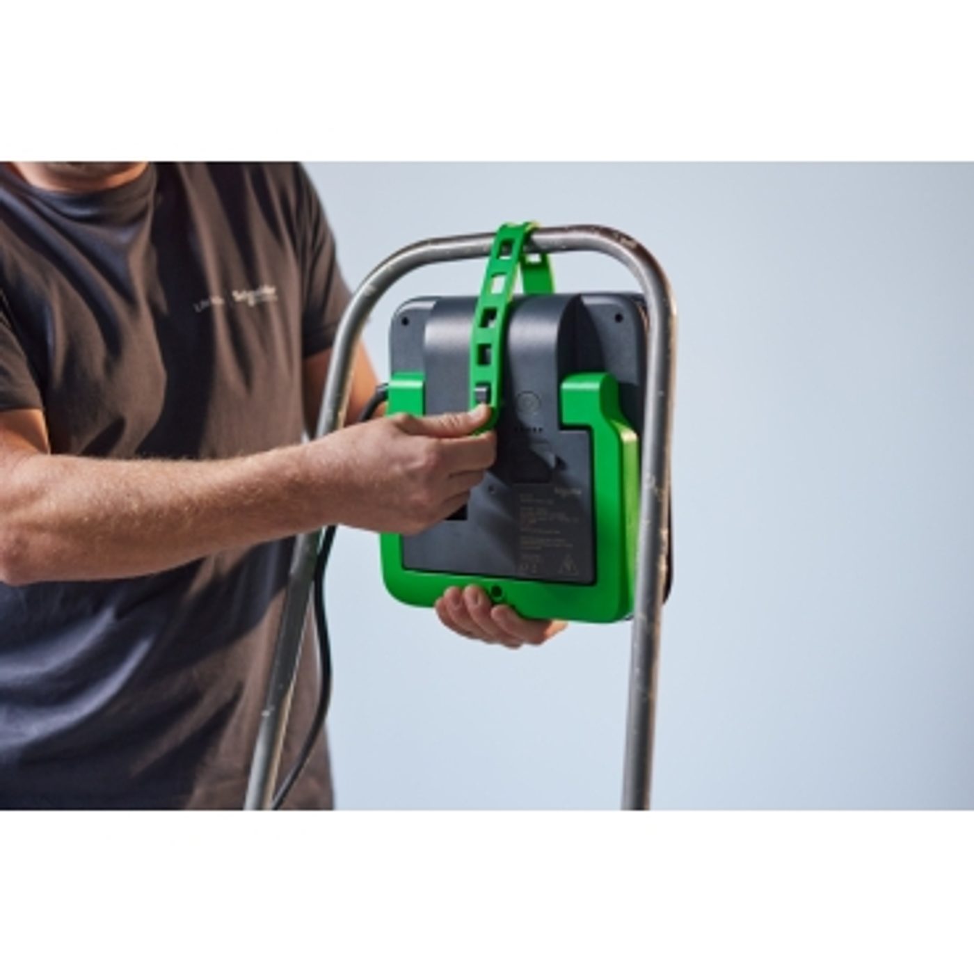 Arbetslampa Schneider Electric Thorsman LED 4000K IP54 med USB A+C och Schuko-uttag