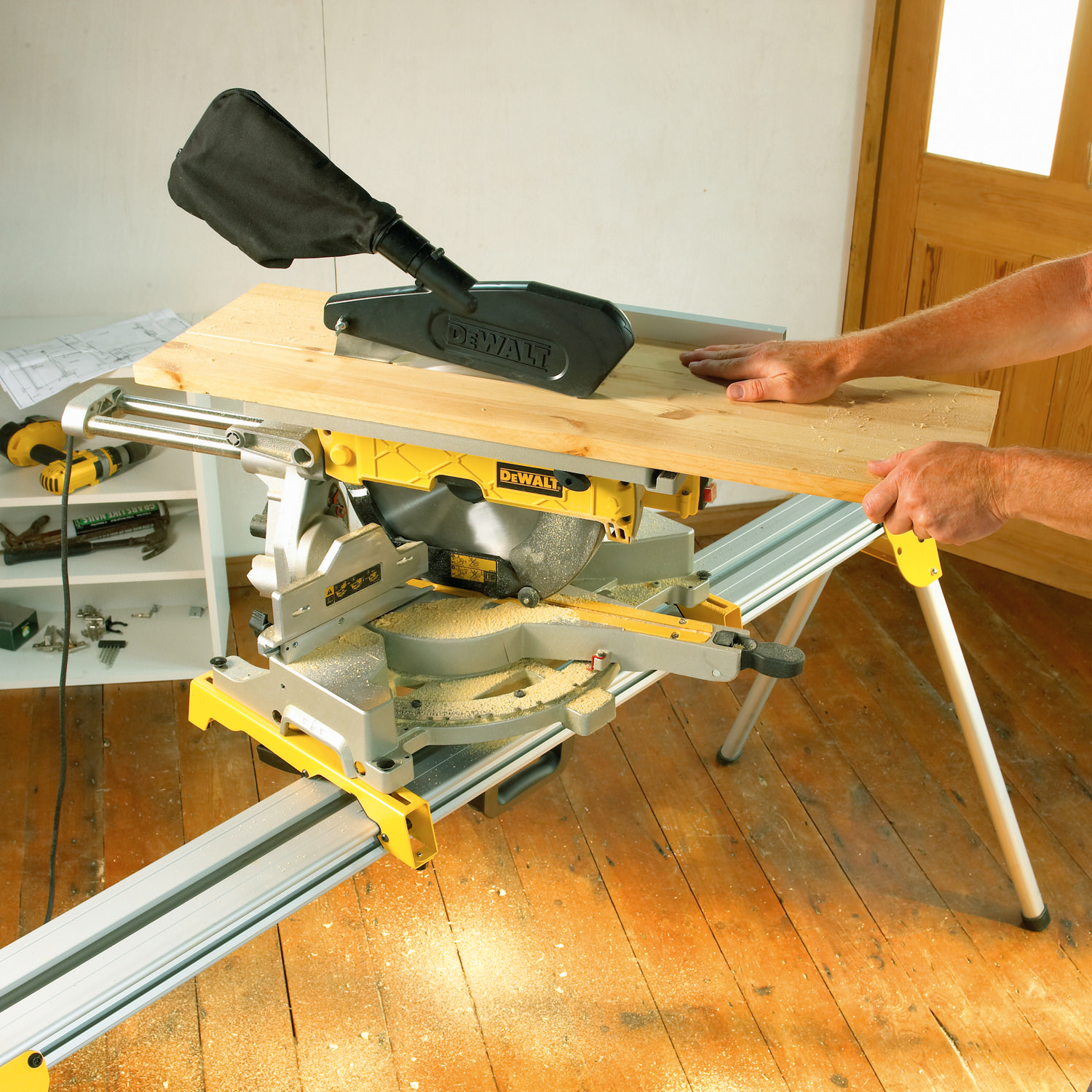 Kap- och Gersåg Dewalt D27112-QS 230 V