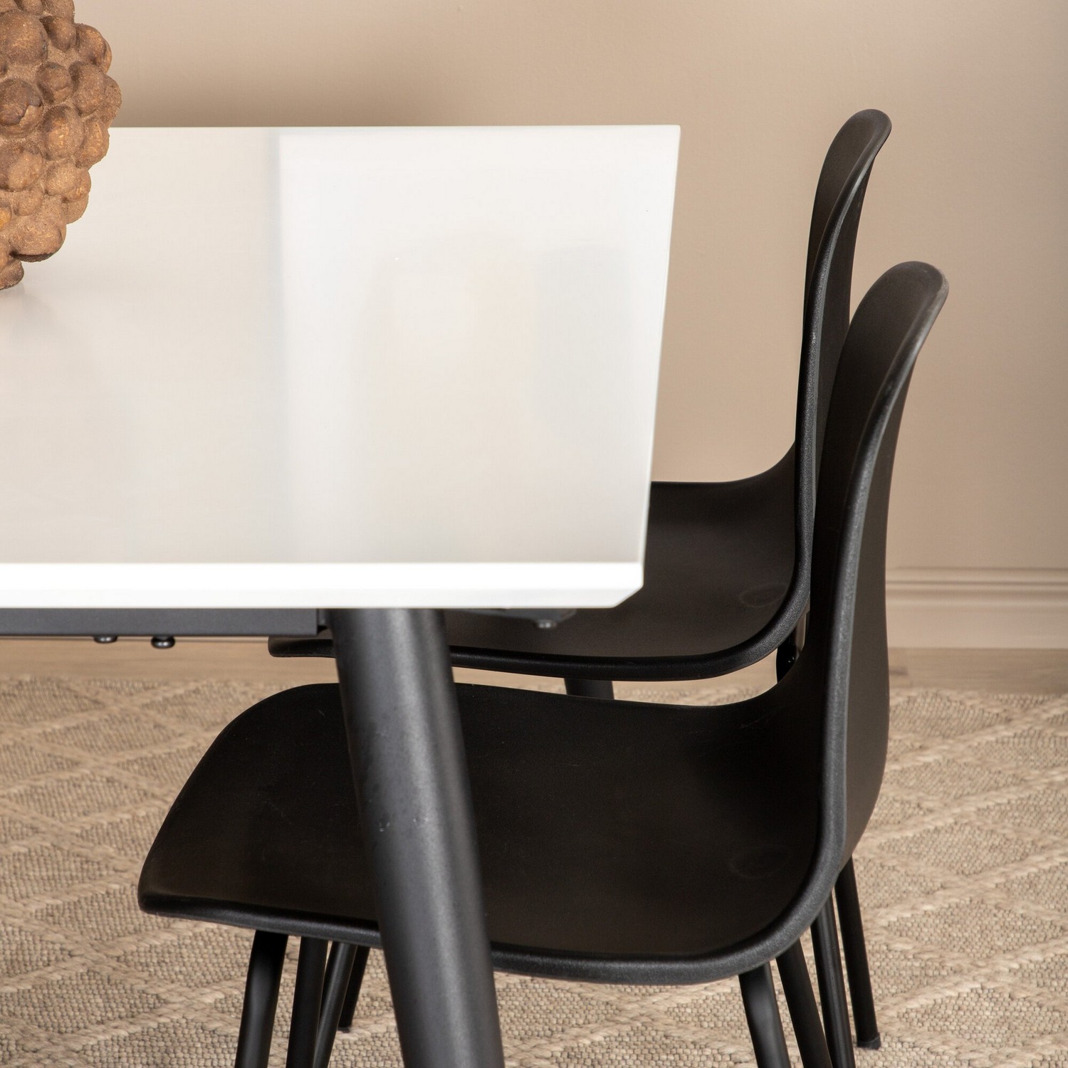 Matgrupp Venture Home Jolie med 4 Ardi Stolar