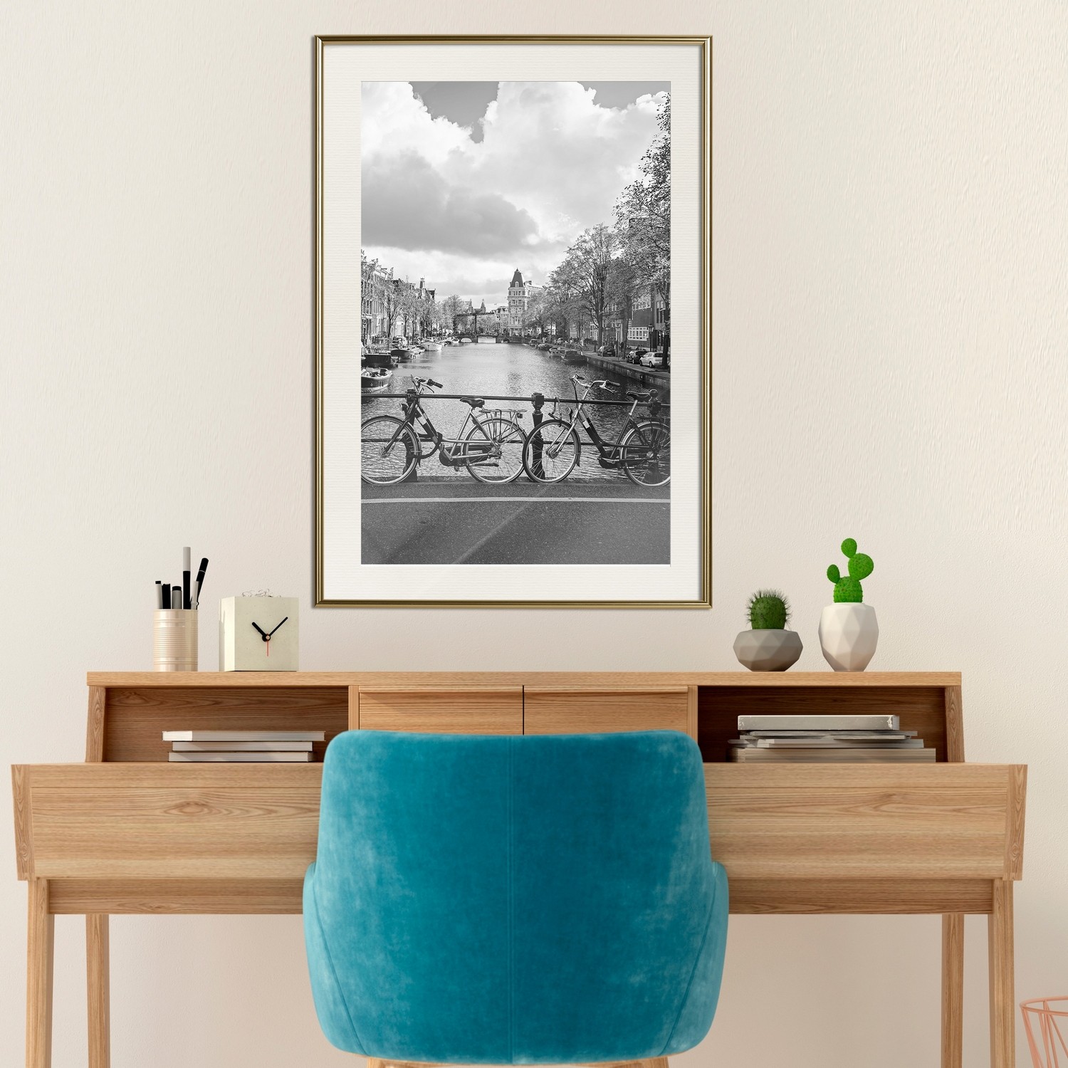 Affisch - Bikes On Bridge [Poster] 40x60 Guld ram med passepartout, 40x60 cm