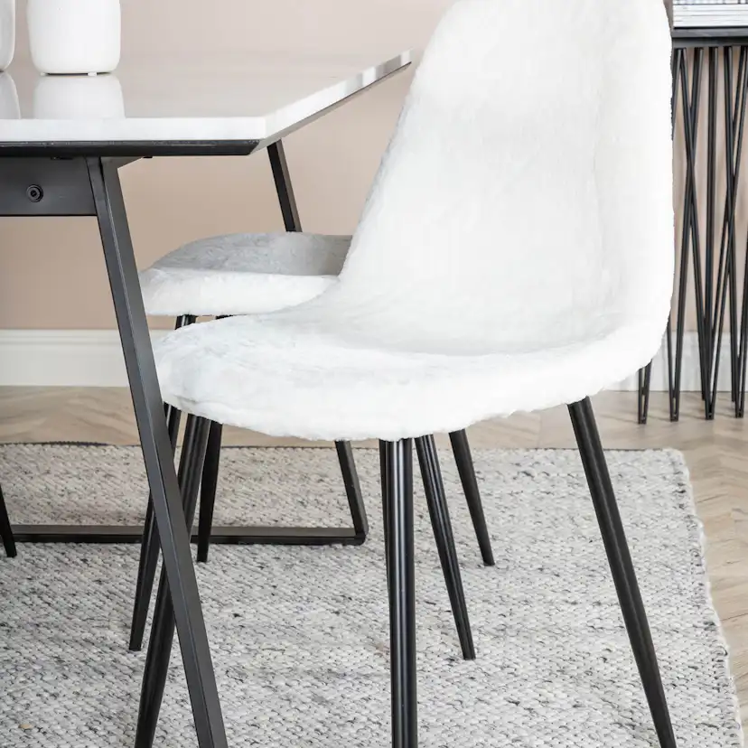Matgrupp Venture Home Estelle 140 med 4 Pooya Stolar