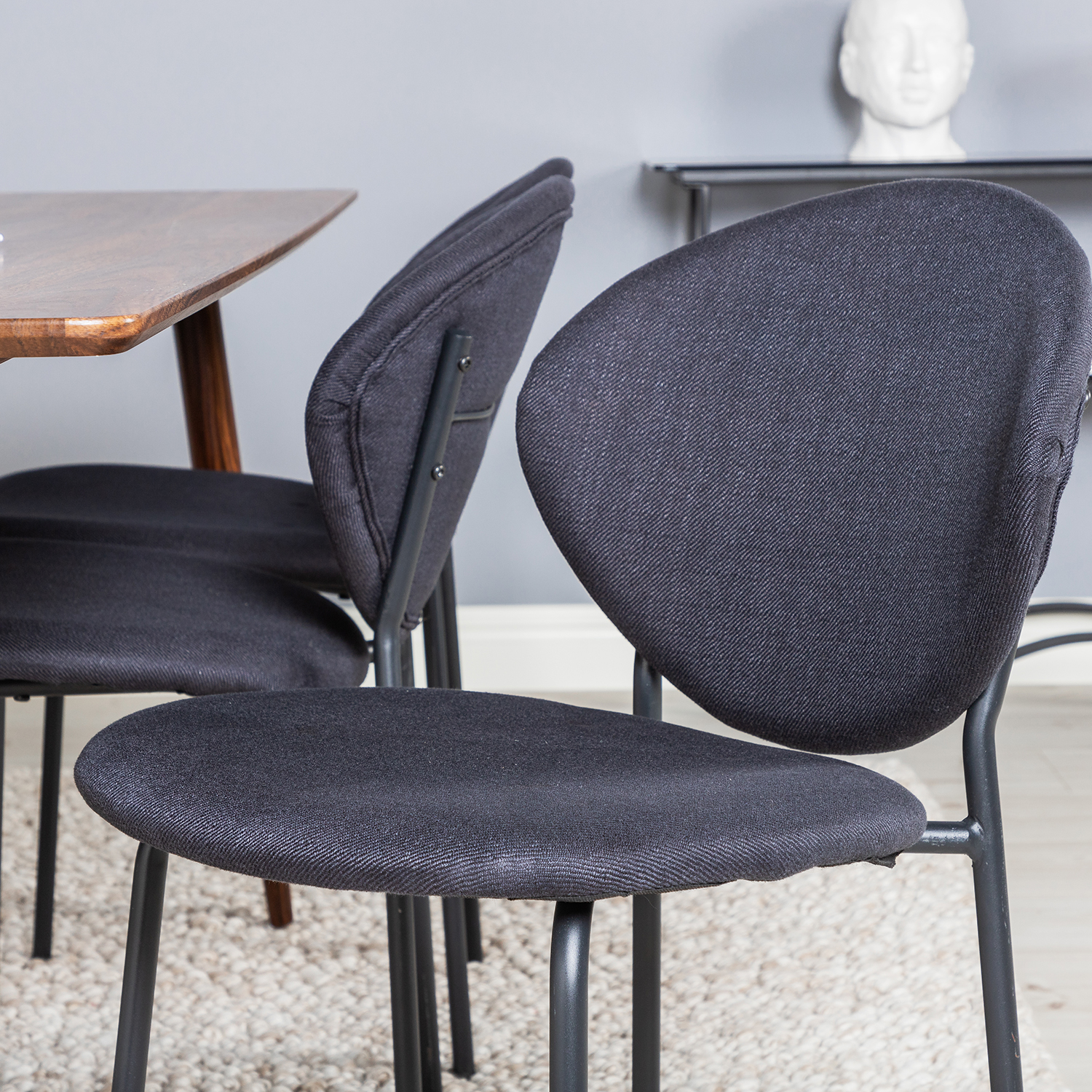 Matgrupp Venture Home Pobbie med 6 Valor Stolar