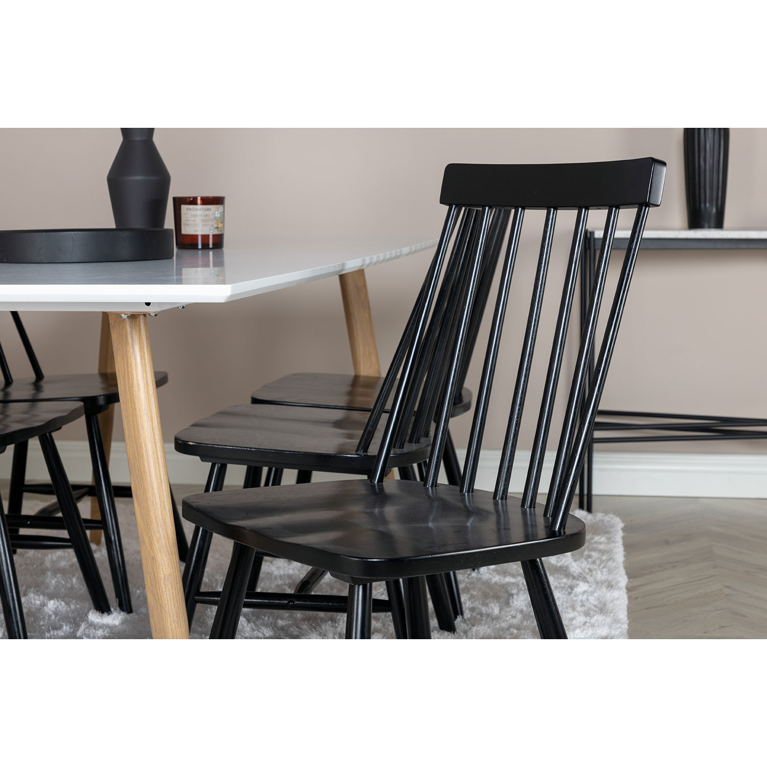 Matgrupp Venture Home Polar med 6 Lönneberga stolar