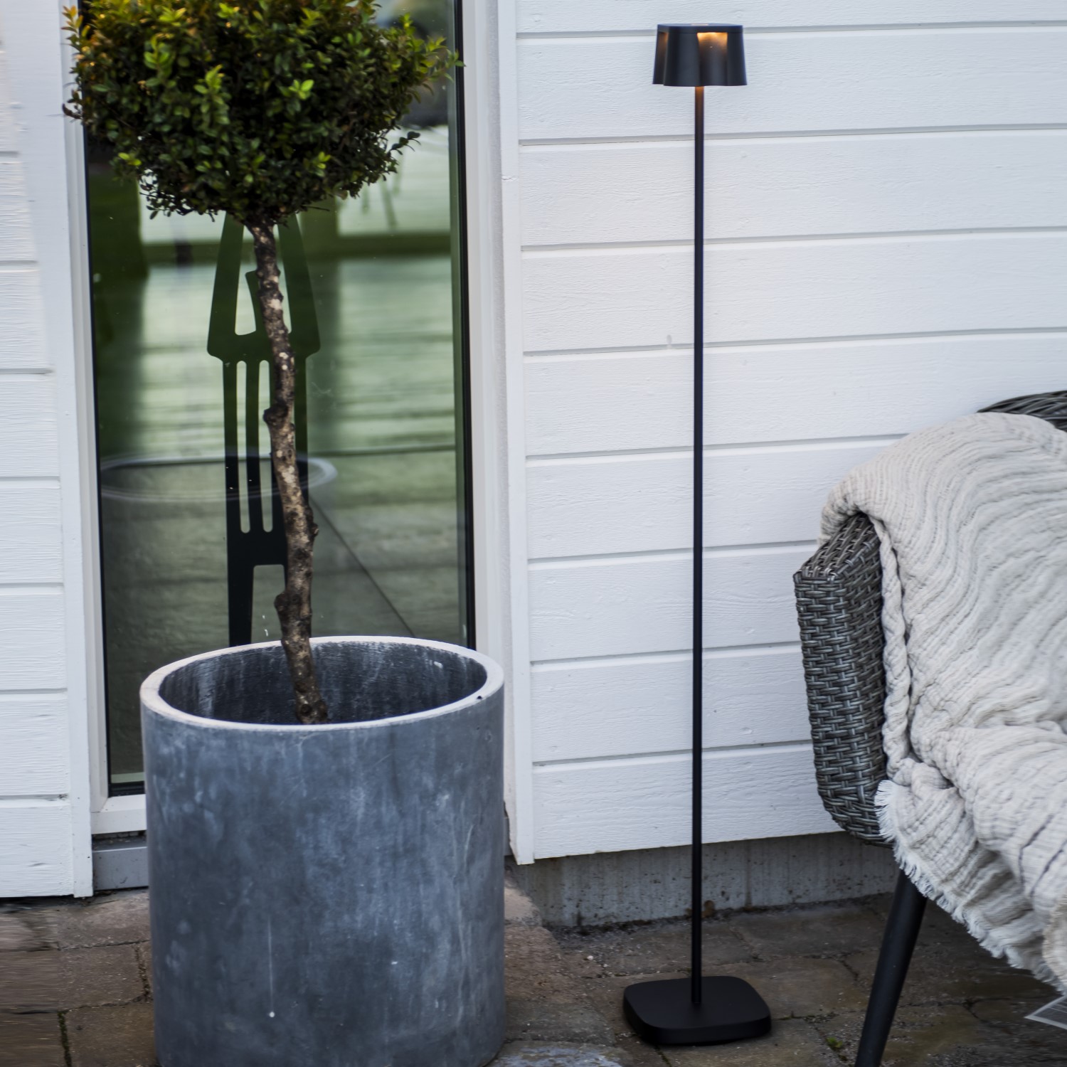 Golvlampa Gnosjö Konstsmide Nice USB