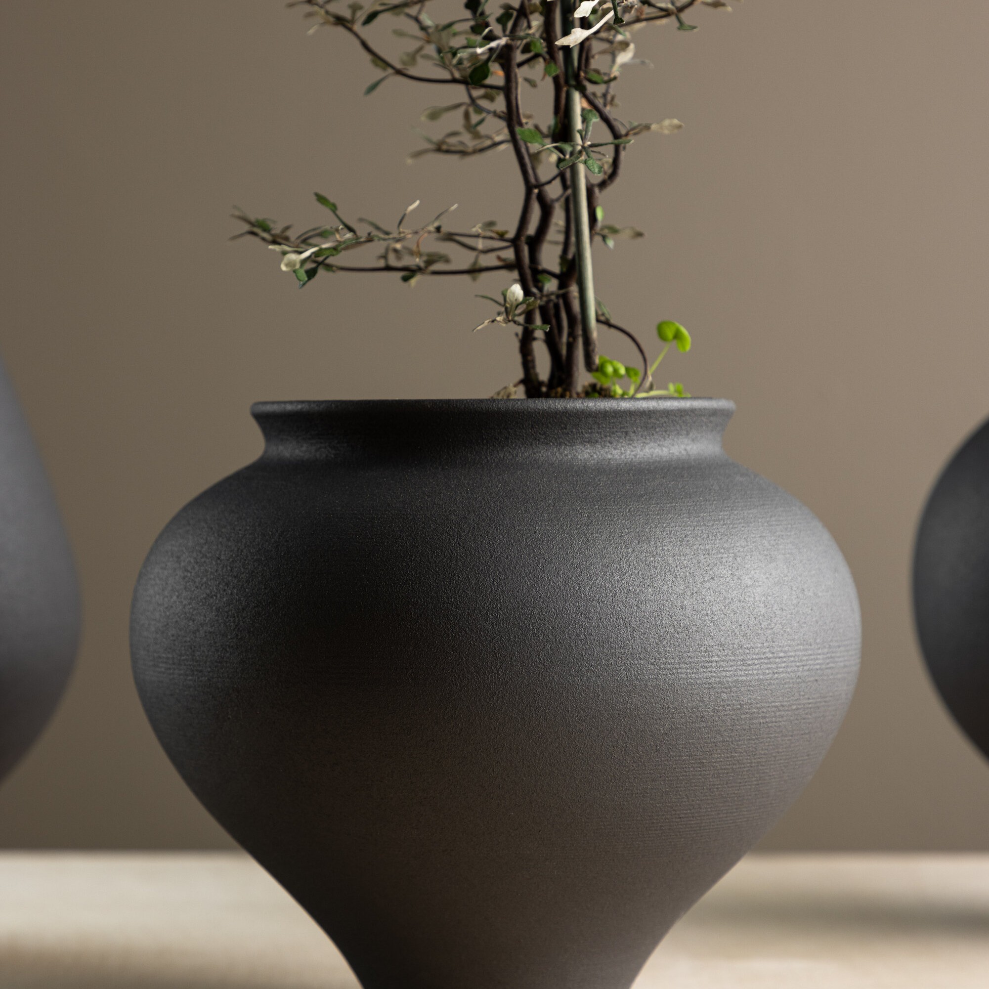 Rellis Vase - Black  - D11*H18*B18cm Svart
