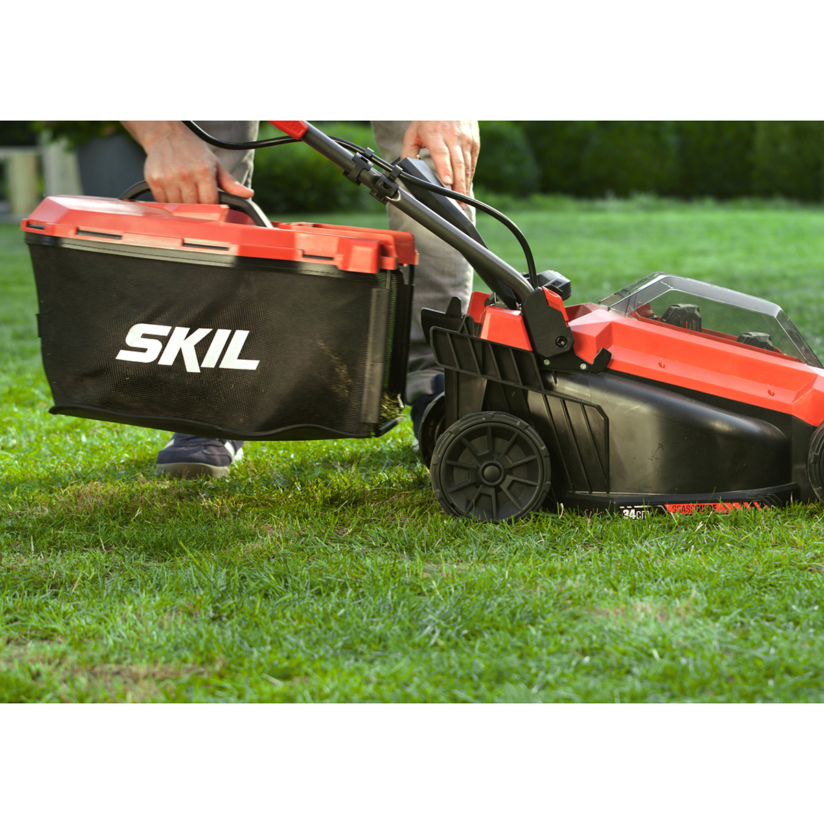 Gräsklippare SKIL 0130 BA Kolborstfri Batteridriven