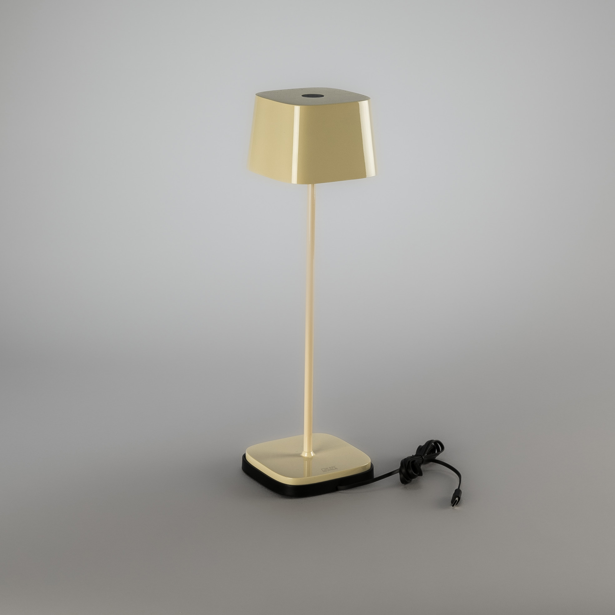 Portabel Lampa Gnosjö Konstsmide Capri Bordslampa USBxGräddvit