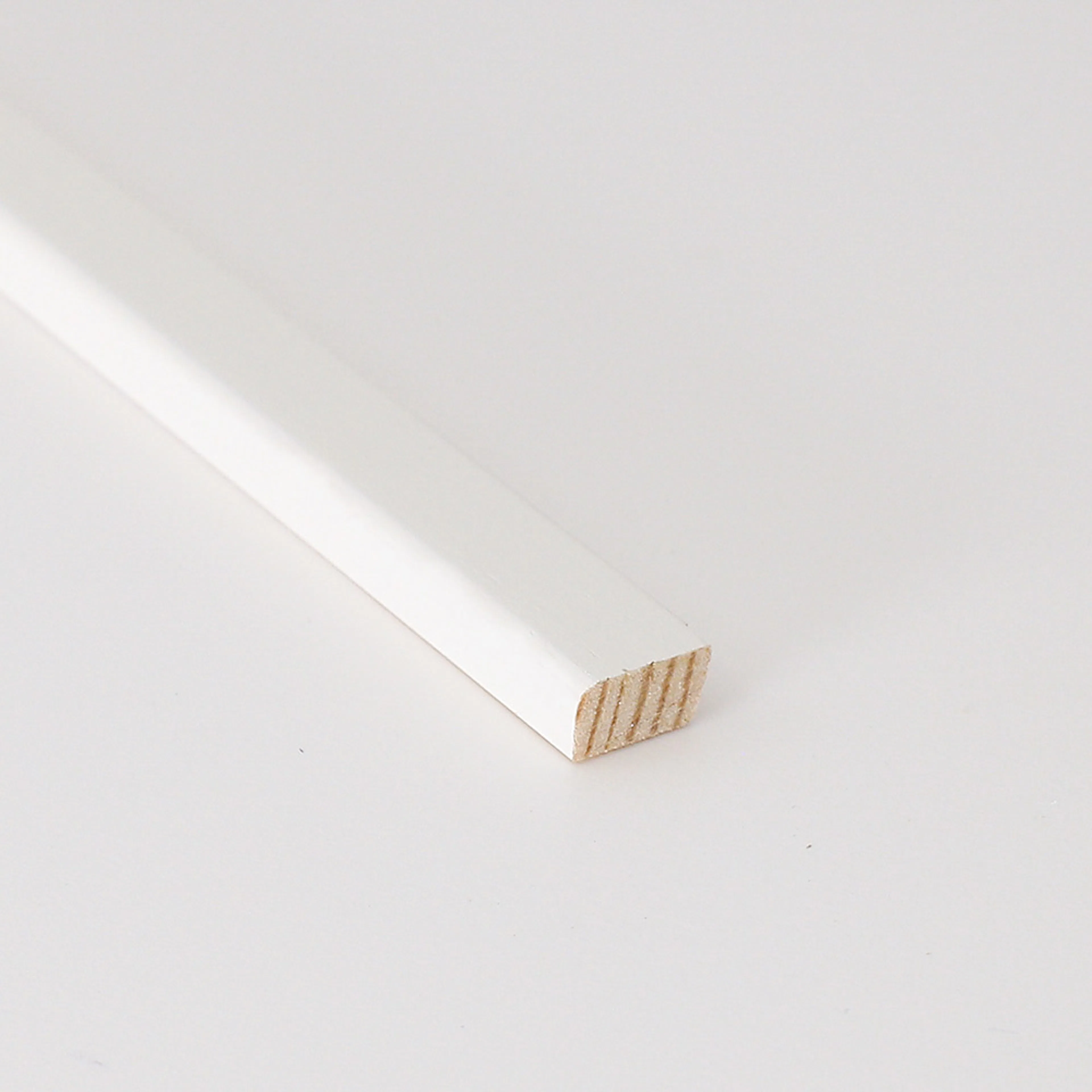 Smyglist Höganäs Träprofiler 8x15 mm vit 0502