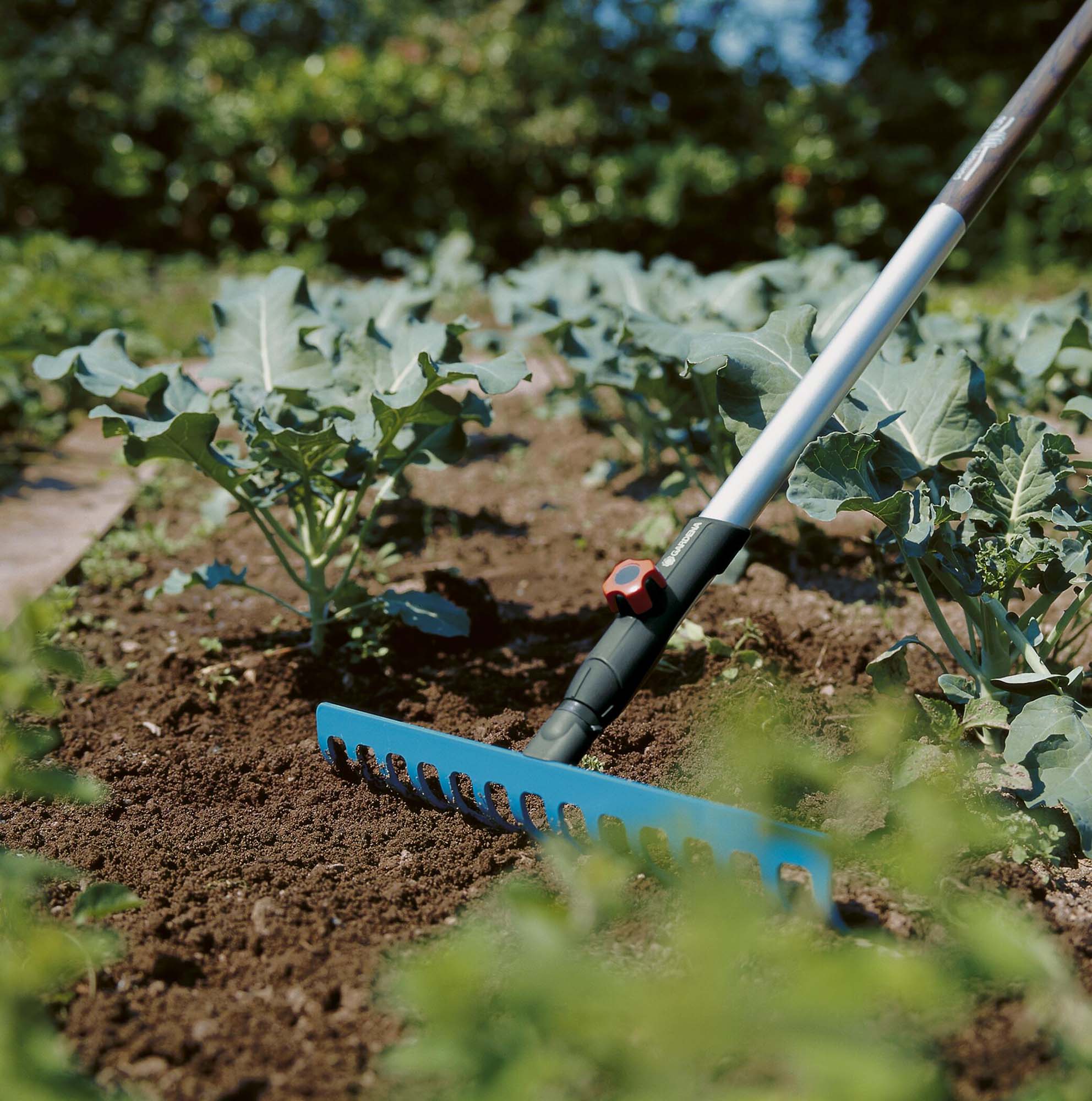Premiumpaket Gardena Combisystem Räfsa & Kratta Med Luckrare & Förvaring