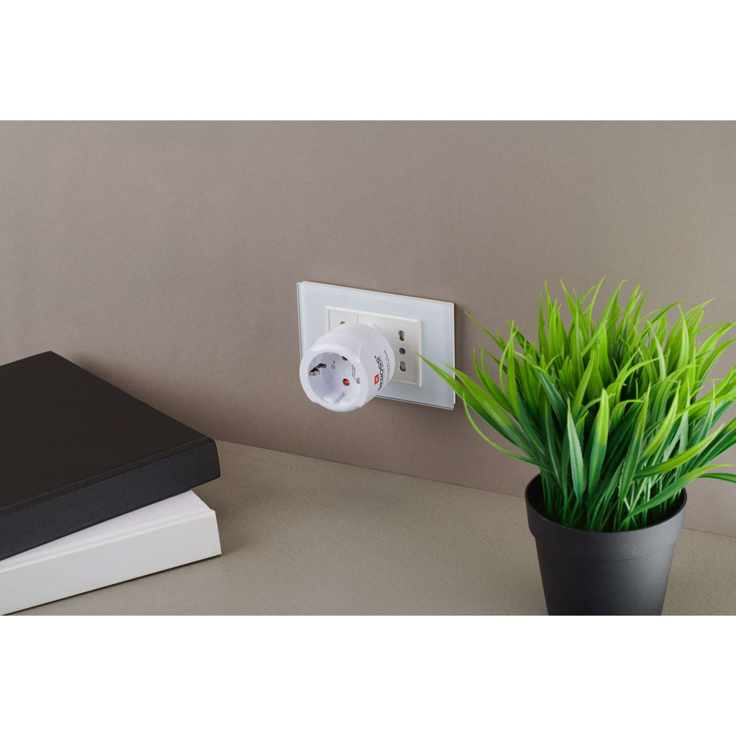 Reseadapter SKROSS Europa till Schweiz/Italien/Brasilien Jordad