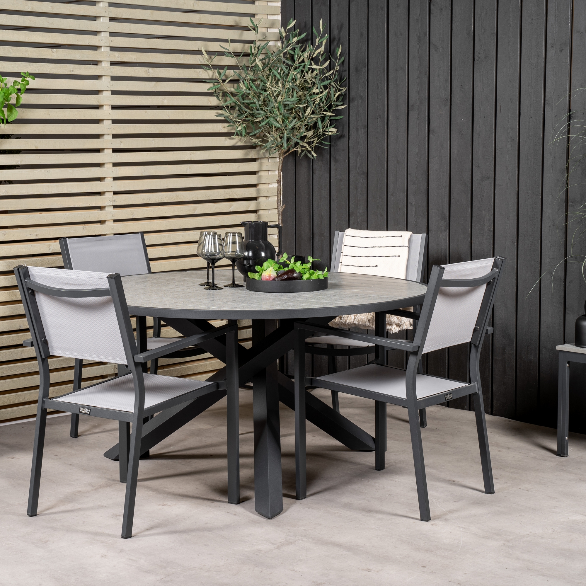 Parma - Table ø 140 - Svart Alu /Grey Aintwood+Copacabana Ar Svart/Grå