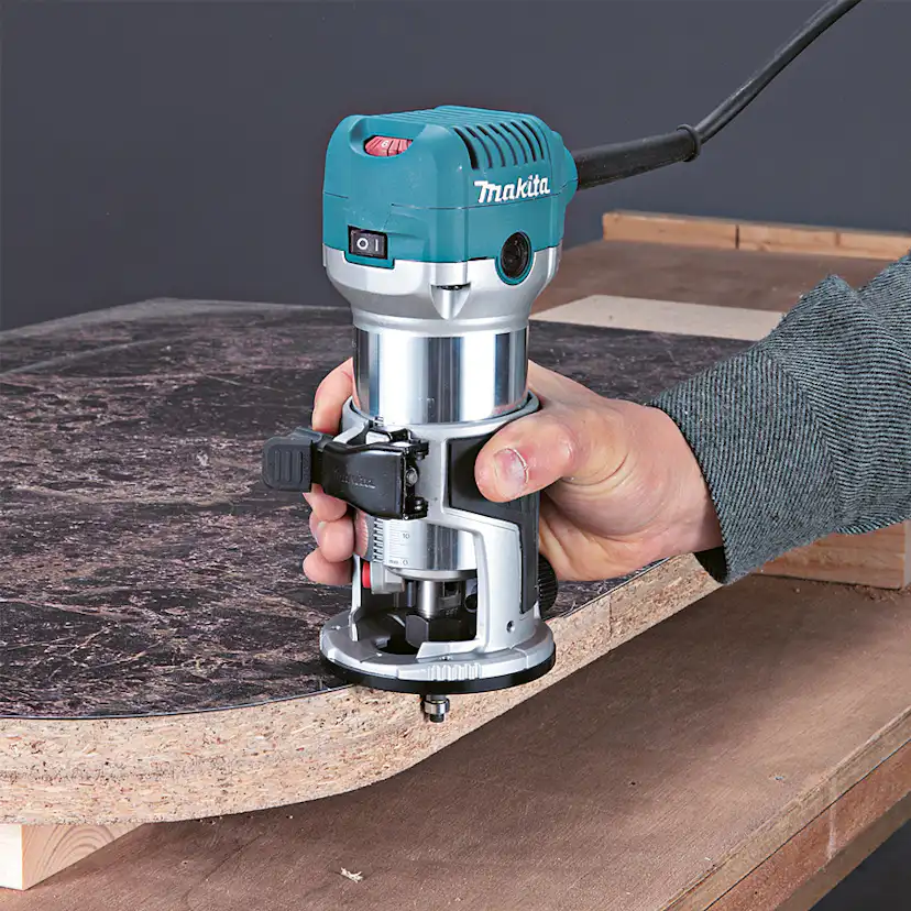 Multifräs Makita RT0702CJ