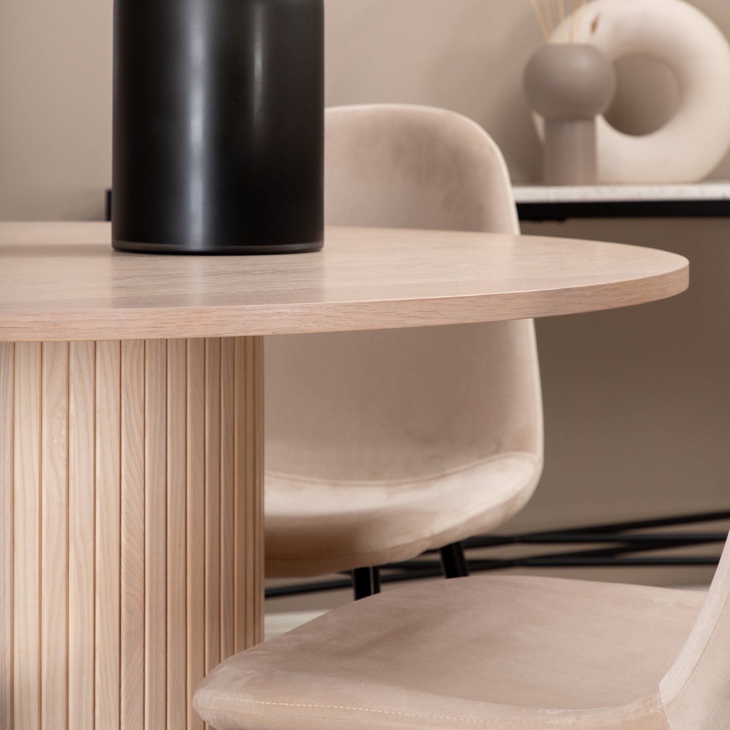Matgrupp Venture Home Bianca Rund Benvit med 4 Pobbie Stolar