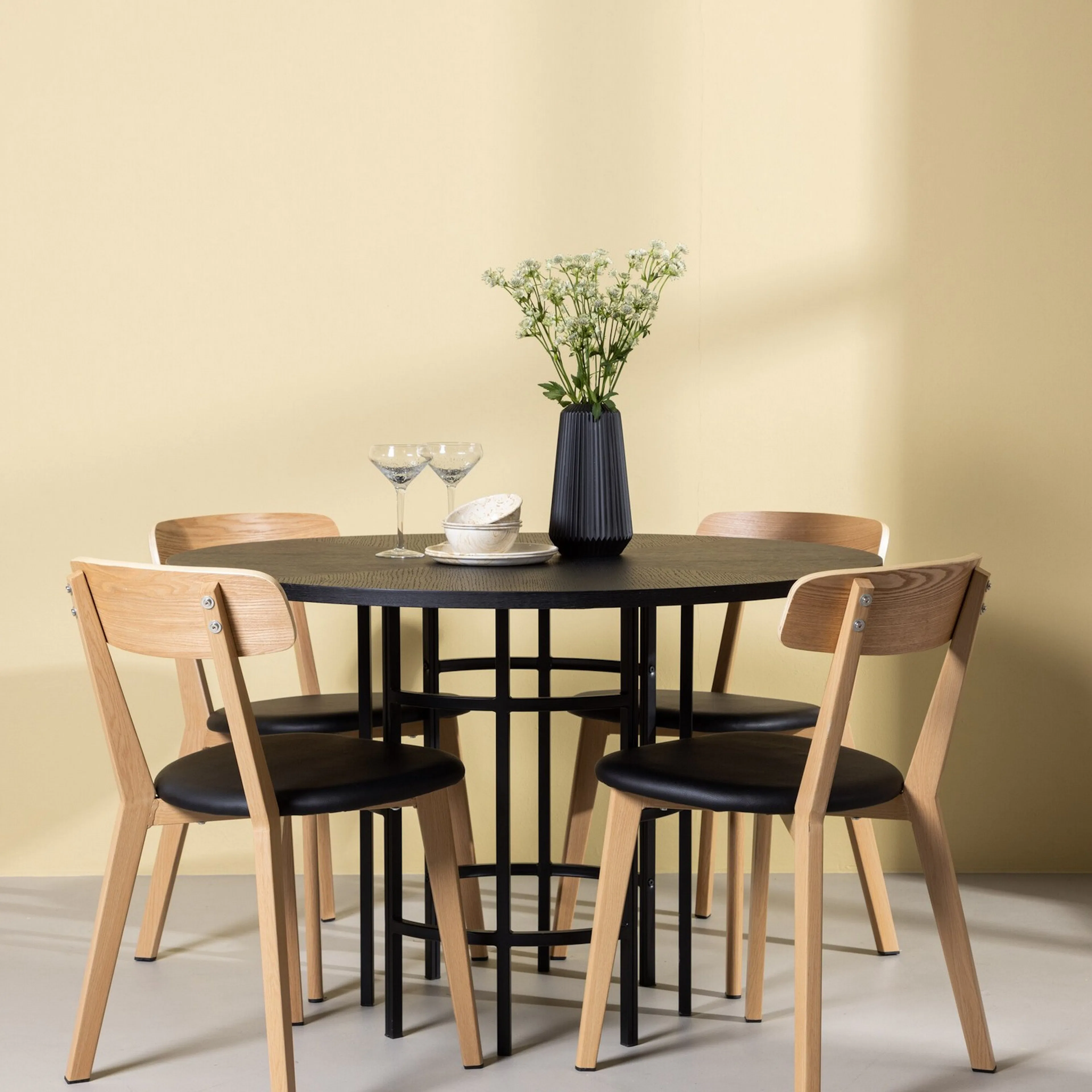 Matgrupp Venture Home Copenhagen Ø 115 cm med 4 Sanjos Stolar