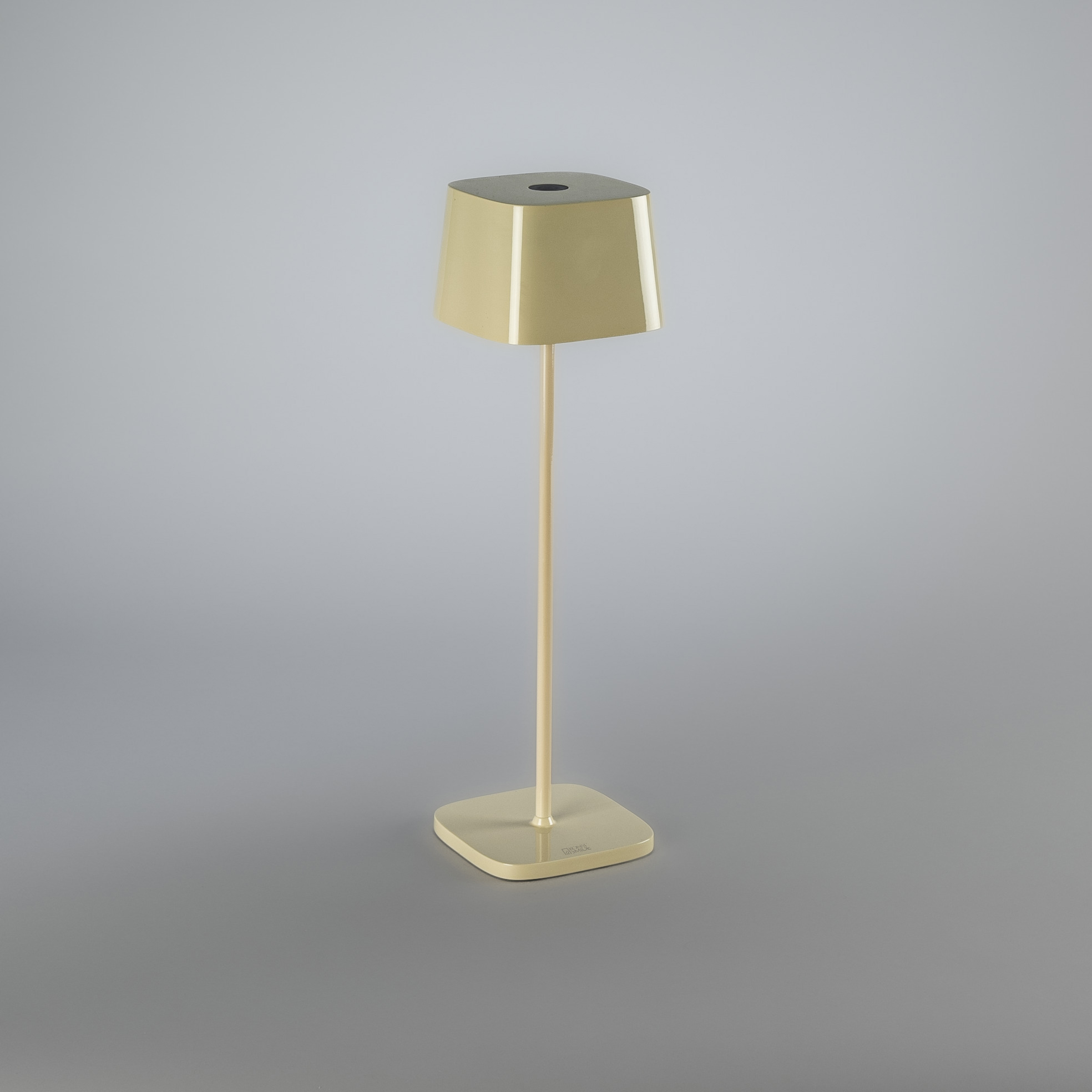 Portabel Lampa Gnosjö Konstsmide Capri Bordslampa USBxGräddvit