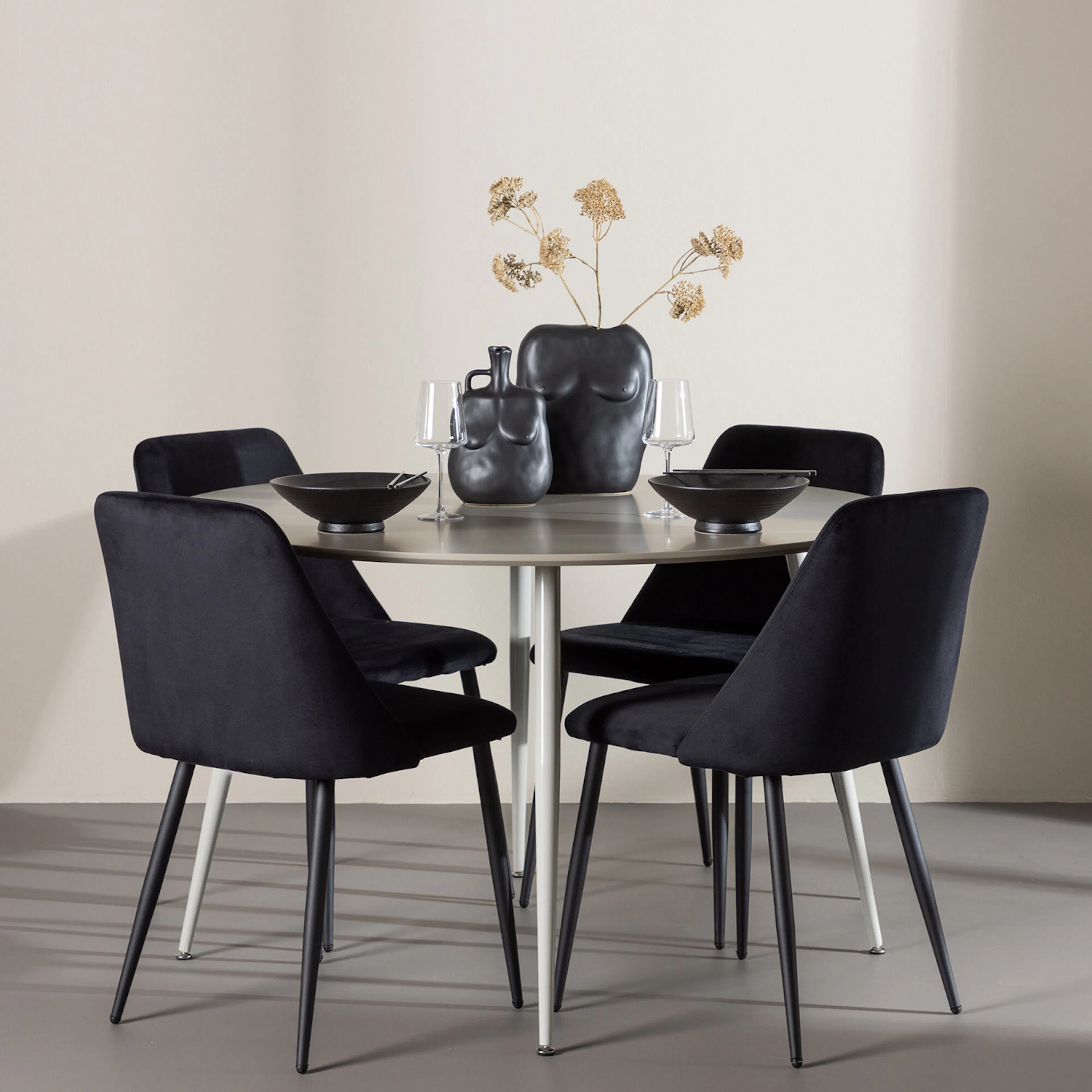 Matgrupp Venture Home Plaza Ø120 med 4 st Night Stolar