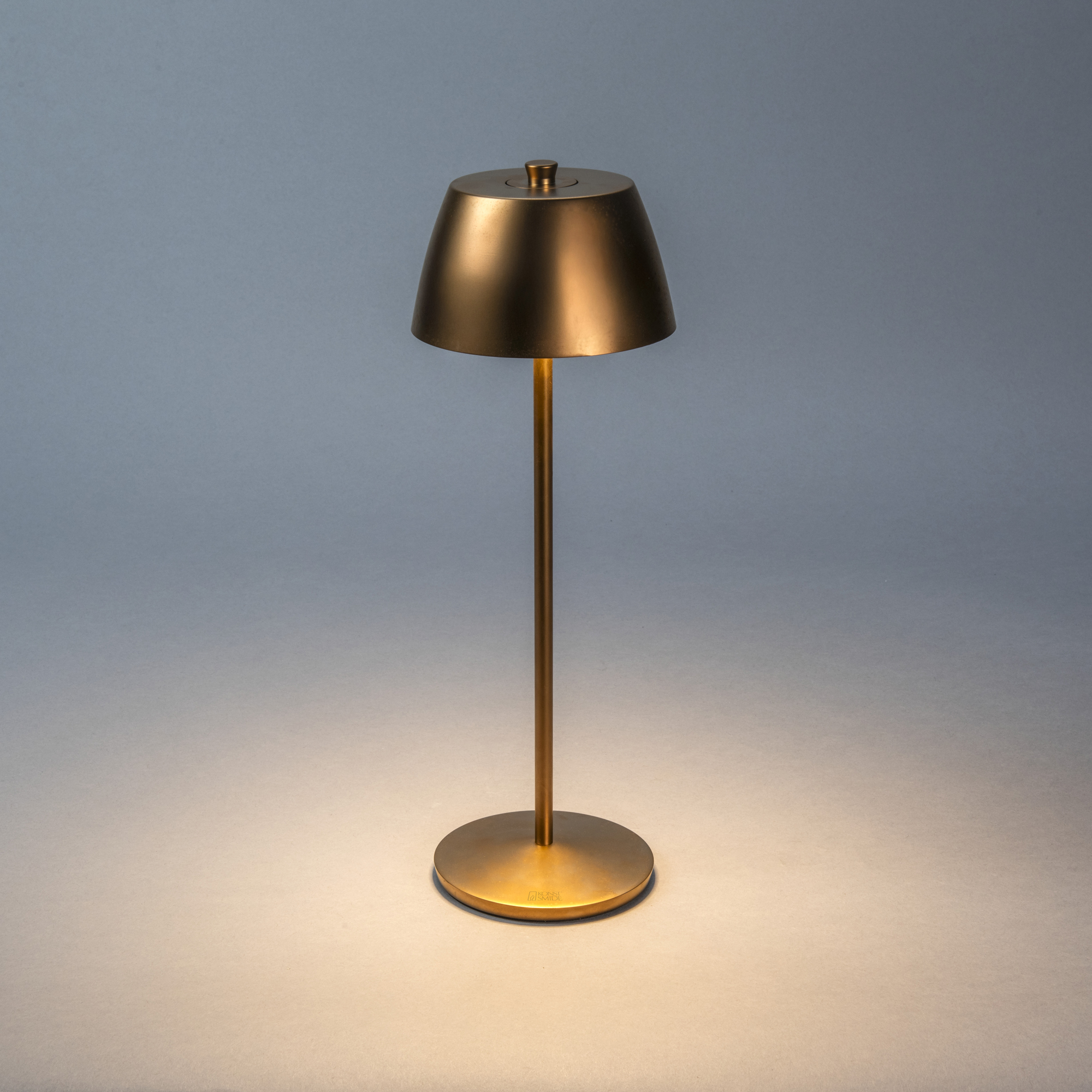 Èze bordslampa Matt Koppar USB Matt Koppar
