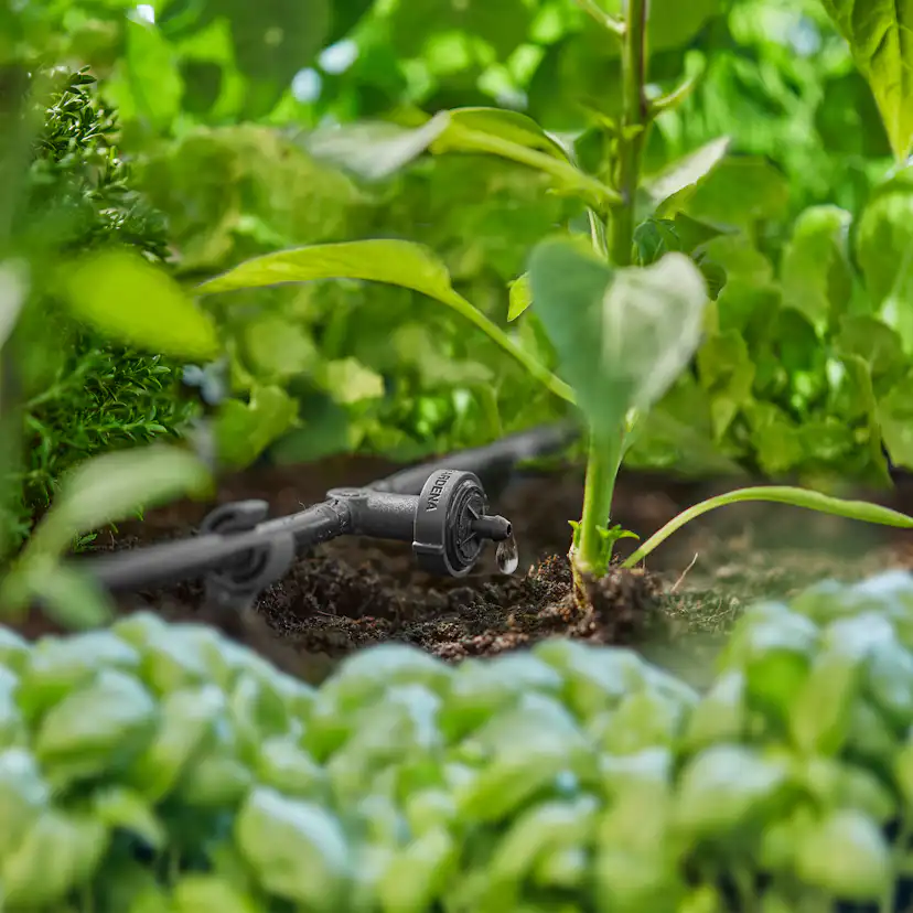 Micro-Drip Gardena Premiumpaket För Pallkrage med Vattenfördelare & Bevattningsdator