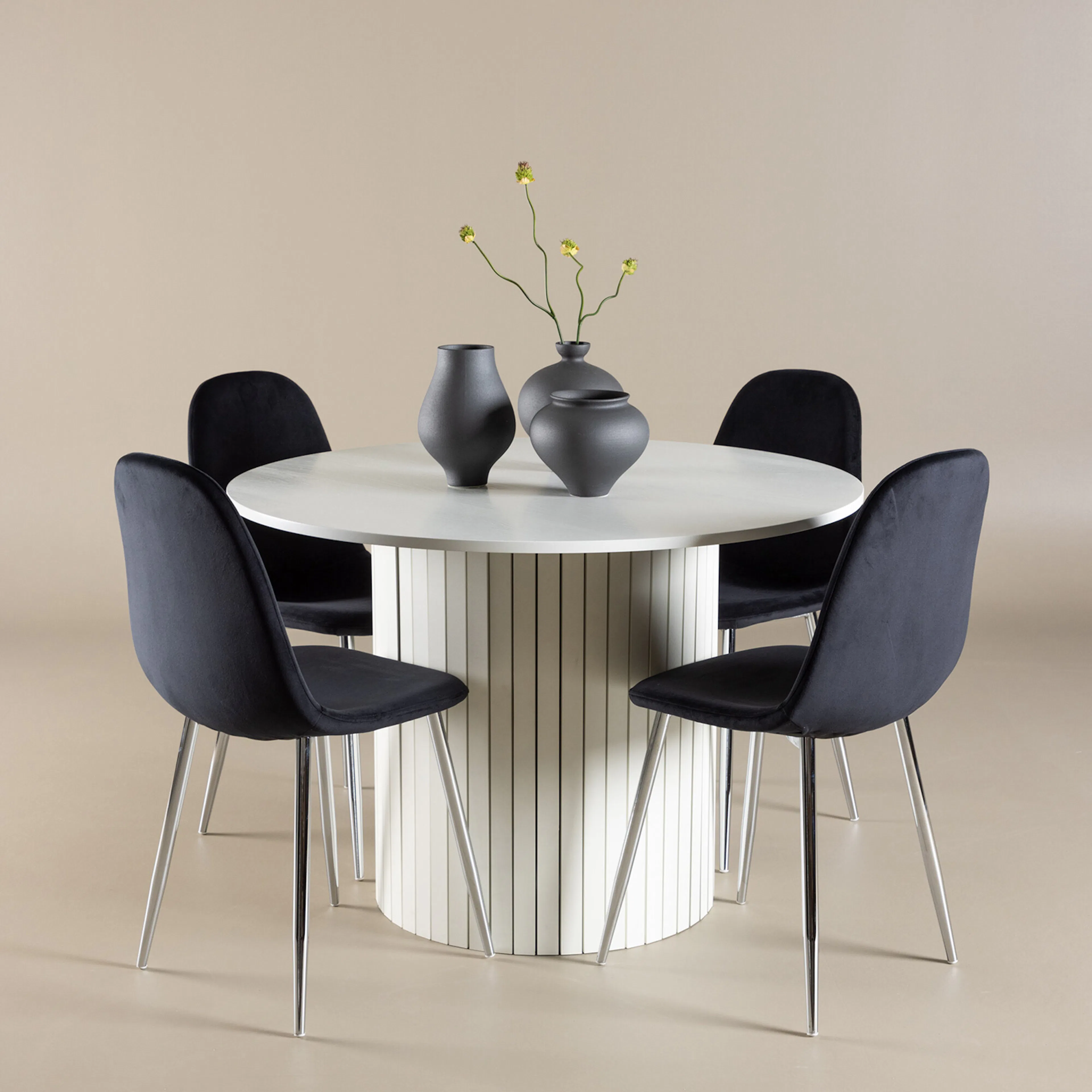Matgrupp Venture Home Härön Ø110 med 4 st Polar Stolar Sammet