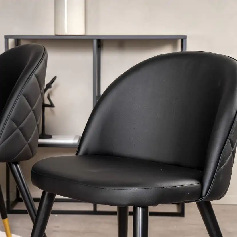 Matgrupp furniture/fashion Copenhagen med 6 Valentina Konstläder Stolar