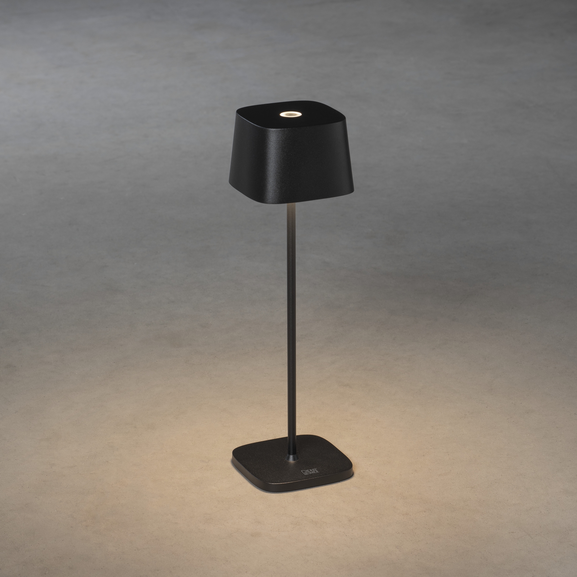 Capri bordslampa svart USB Svart