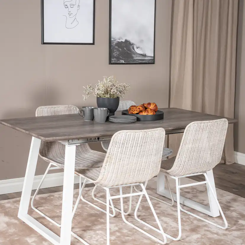 Matgrupp Venture Home Ina med 4 Cornelia Stolar