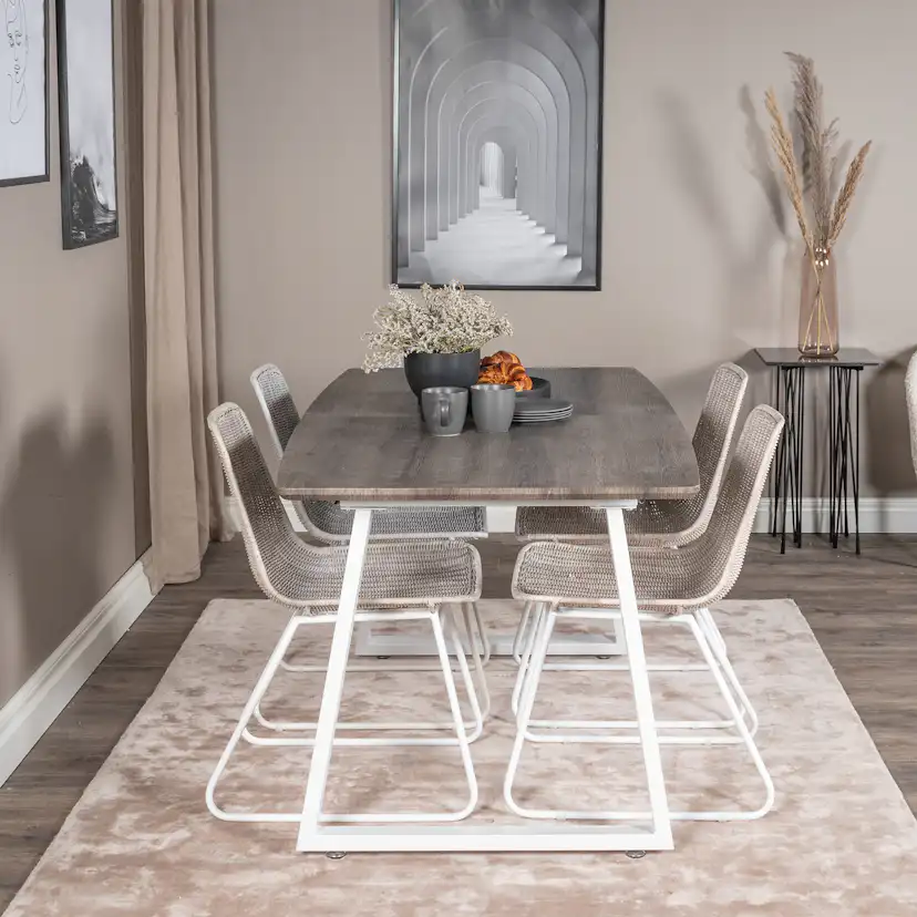 Matgrupp Venture Home Ina med 4 Cornelia Stolar