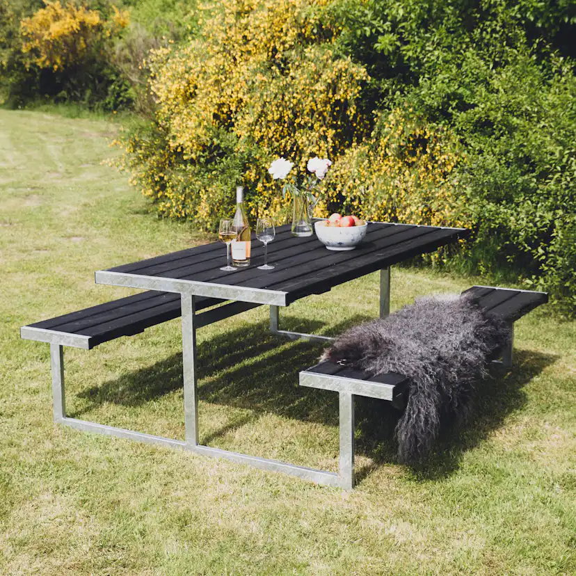 Bänkbord Hortus Loke, Svart Picknickbord i Trä med Stålram
