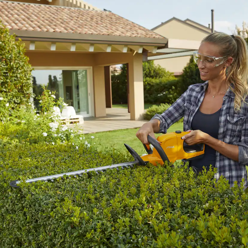 Häcksax STIGA HT 100e Med Batteri & Laddare