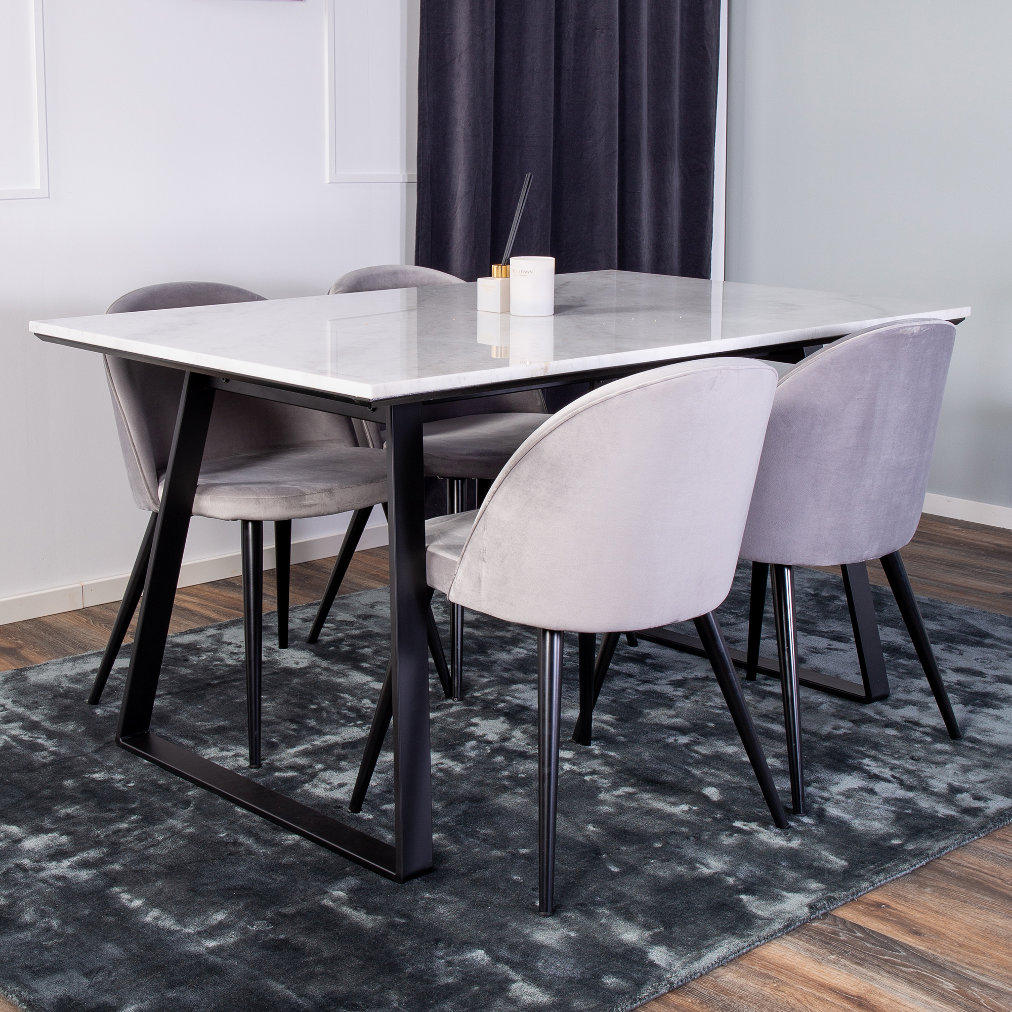 Matgrupp Venture Home Estelle med 4 Valentina Stolar