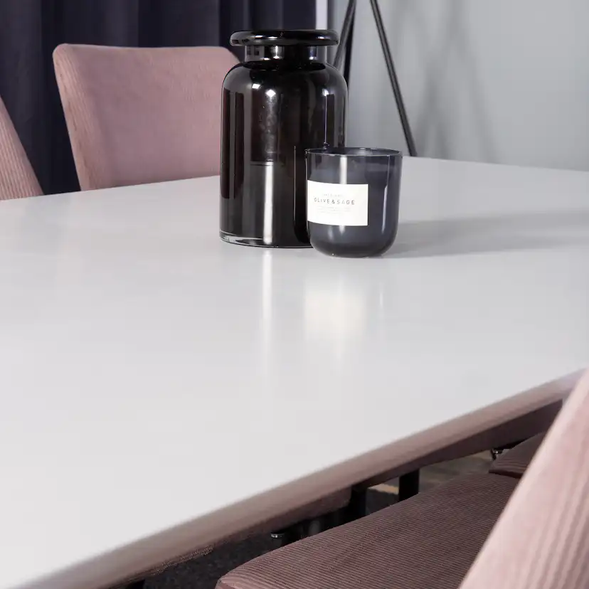 Matgrupp Venture Home Pobbie med 6 Laura Stolar Svarta Ben