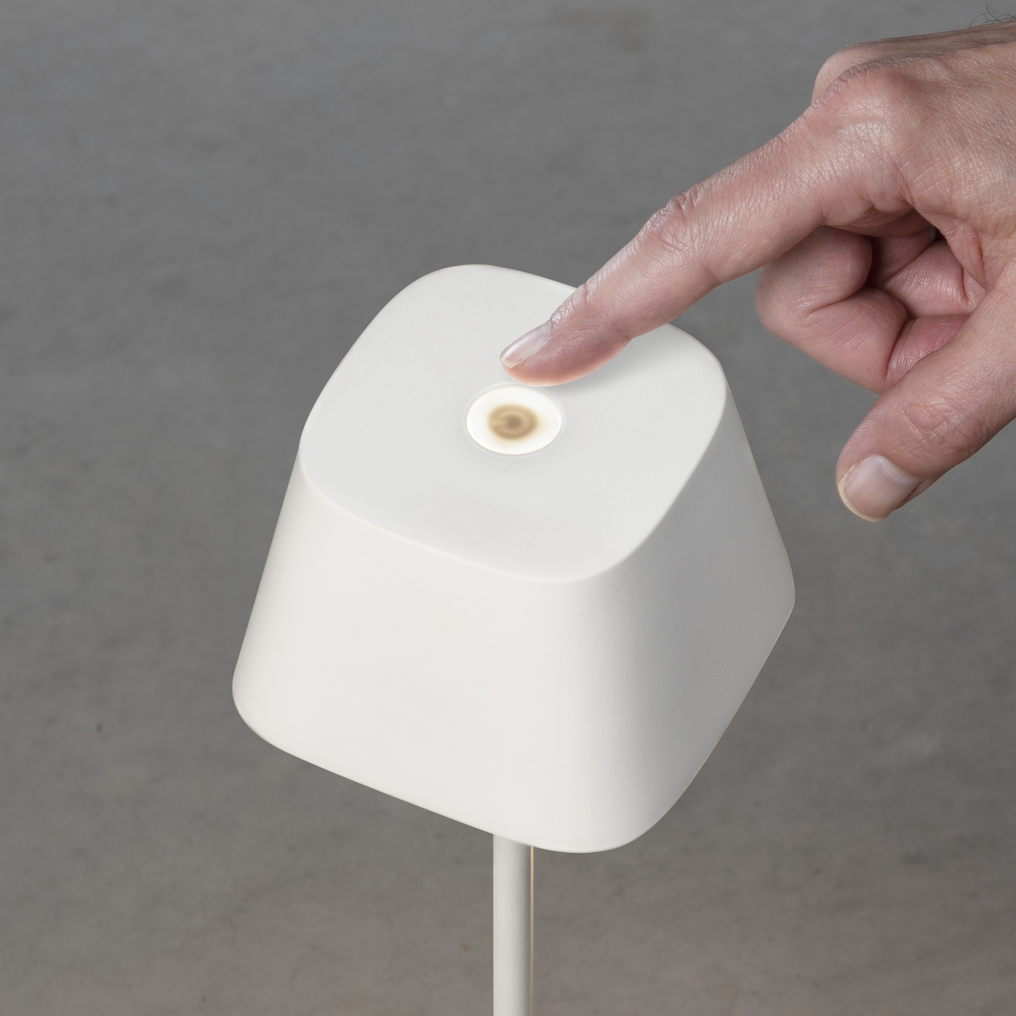 Capri bordslampa vit USB Vit