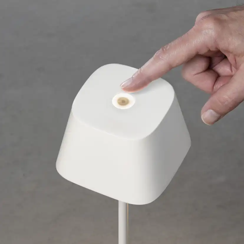 Capri bordslampa vit USB Vit