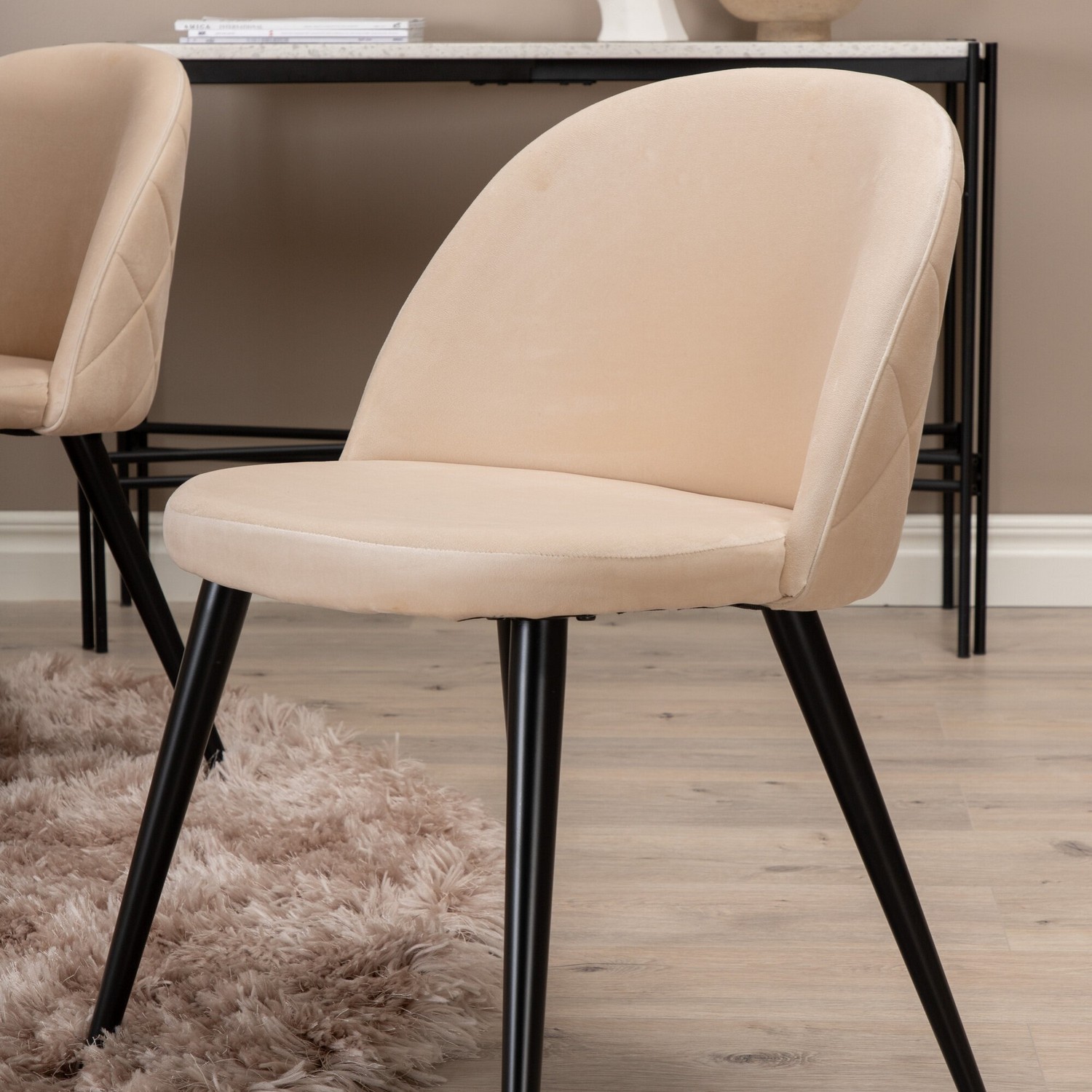 Matgrupp Venture Home Bianca Rund med 4 Valentina Stitcthes Stolar Sammet