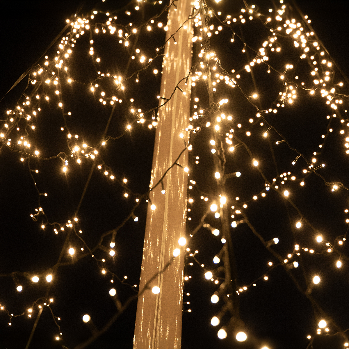 Flaggstångsbelysning Glimma 10 m 2000 LED DUOLED med app 10m, 2000 ljuskällor, DUOLED