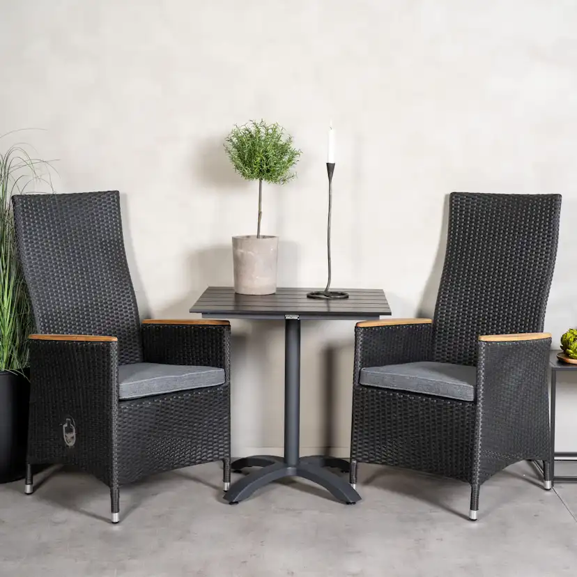 Cafégrupp Venture Home Canucks med 2 Pishi Matstolar
