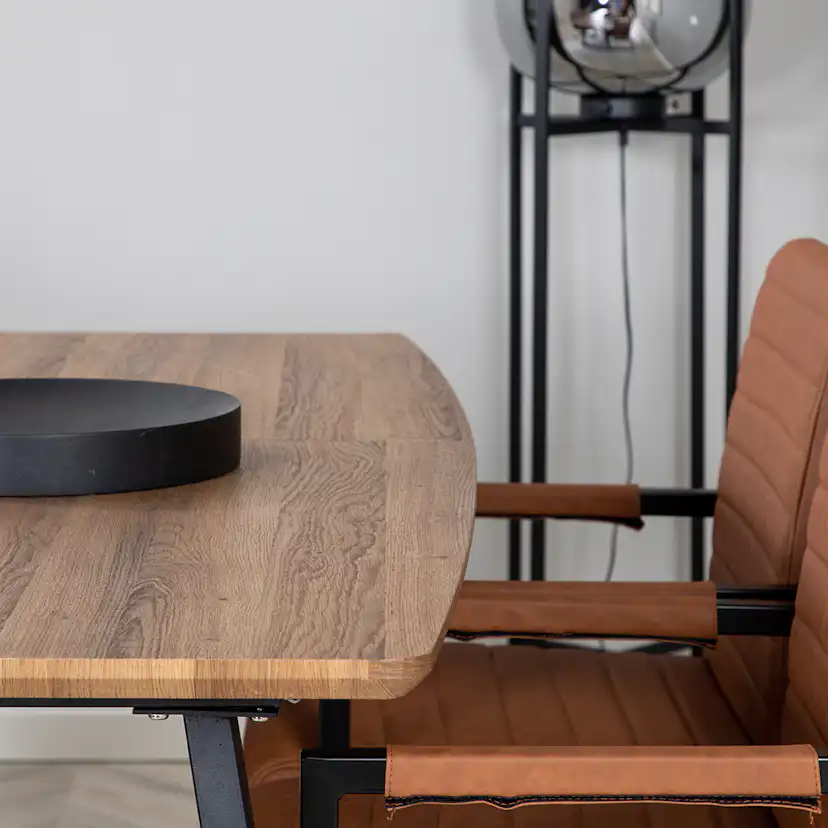 Matgrupp Venture Home Ina med 4 Asta Stolar