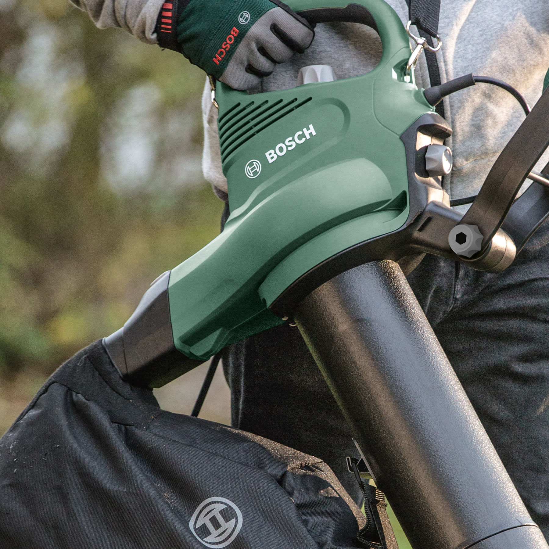 Lövblåsare Bosch Power Tools UniversalGardenTidy 2300