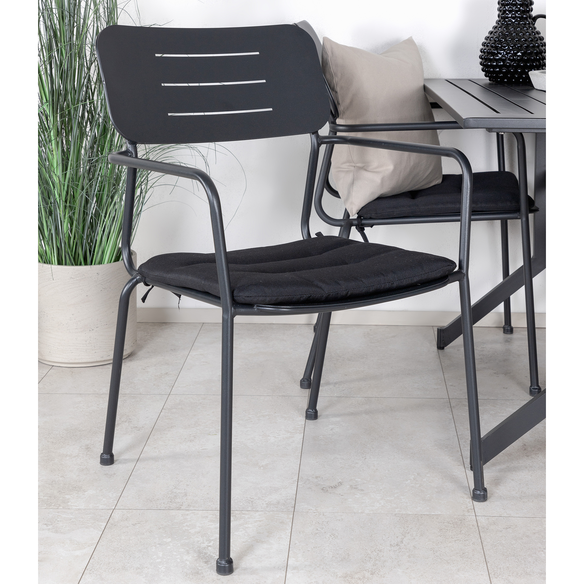 Way - Café Table - Black / Black 120*70cm+Nicke Dining chair Svart