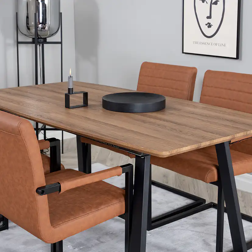 Matgrupp Venture Home Ina med 4 Asta Stolar