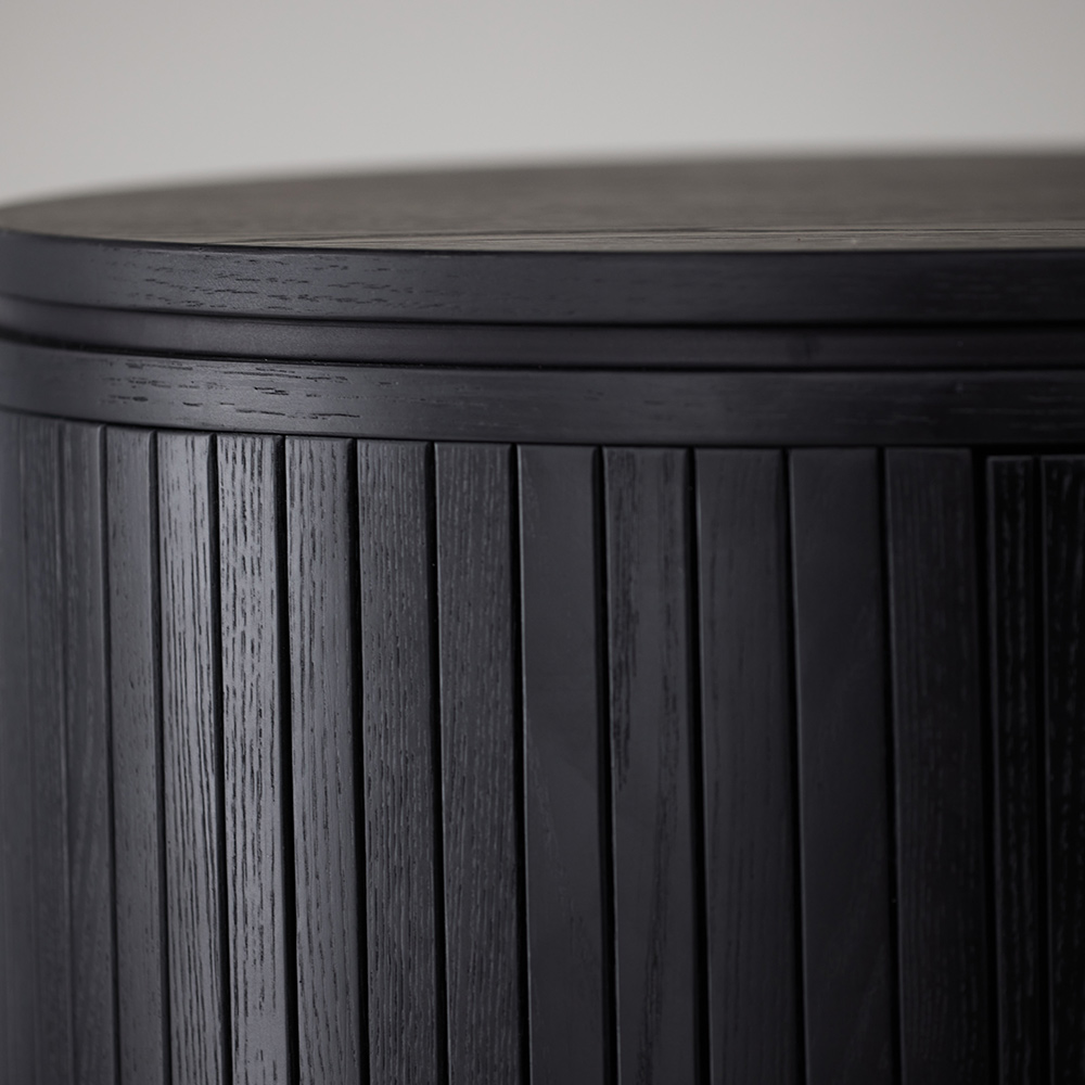 Sidobord Vind Fjällbacka Svart Ovalt Bord med Skåp i Ek med Fanér 160cm