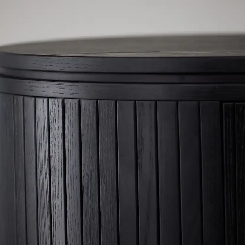 Sidobord Vind Fjällbacka Svart Ovalt Bord med Skåp i Ek med Fanér 160cm