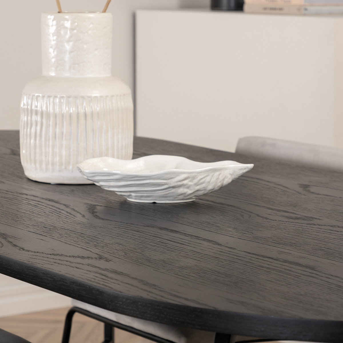 Matgrupp Venture Home San Francisco matbord och Kungshamn matstol