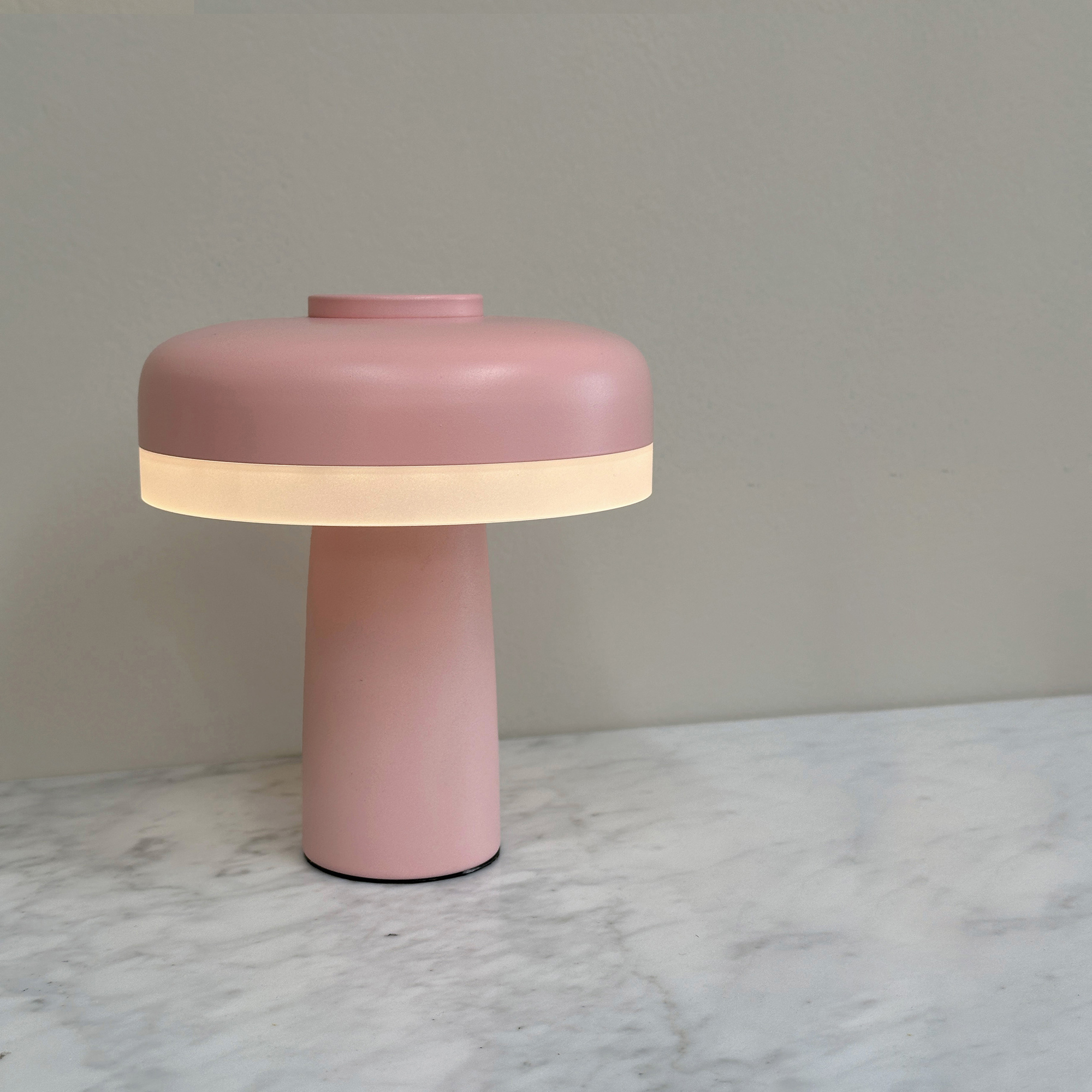 Portabel Bordslampa Dyberg Larsen Porter LED Uppladdningsbar Rosa