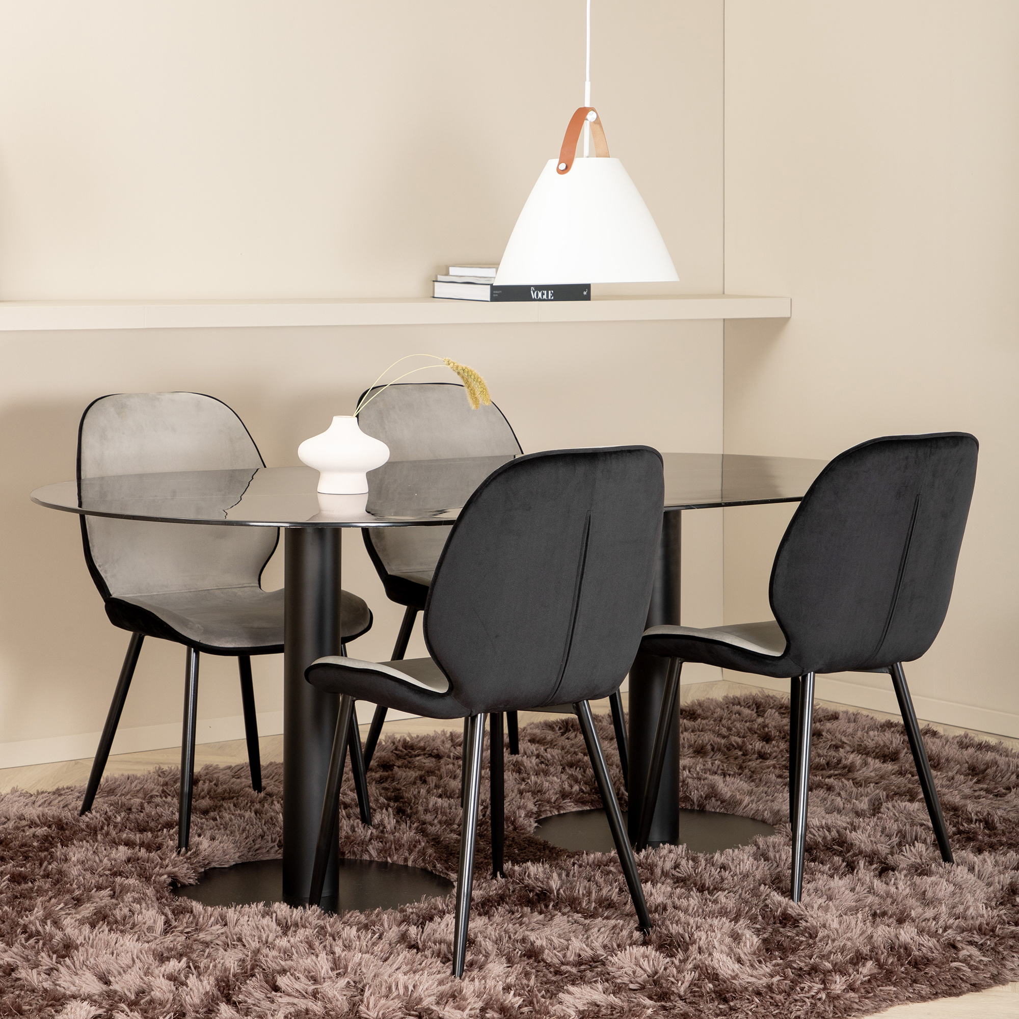 Matgrupp Venture Home Oslo med 4 Elisa Stolar