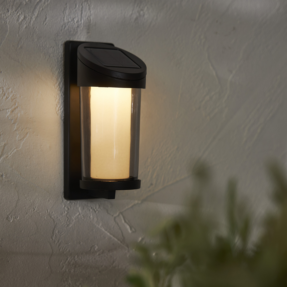 Solcell Vägglykta Star Trading Alippa LED