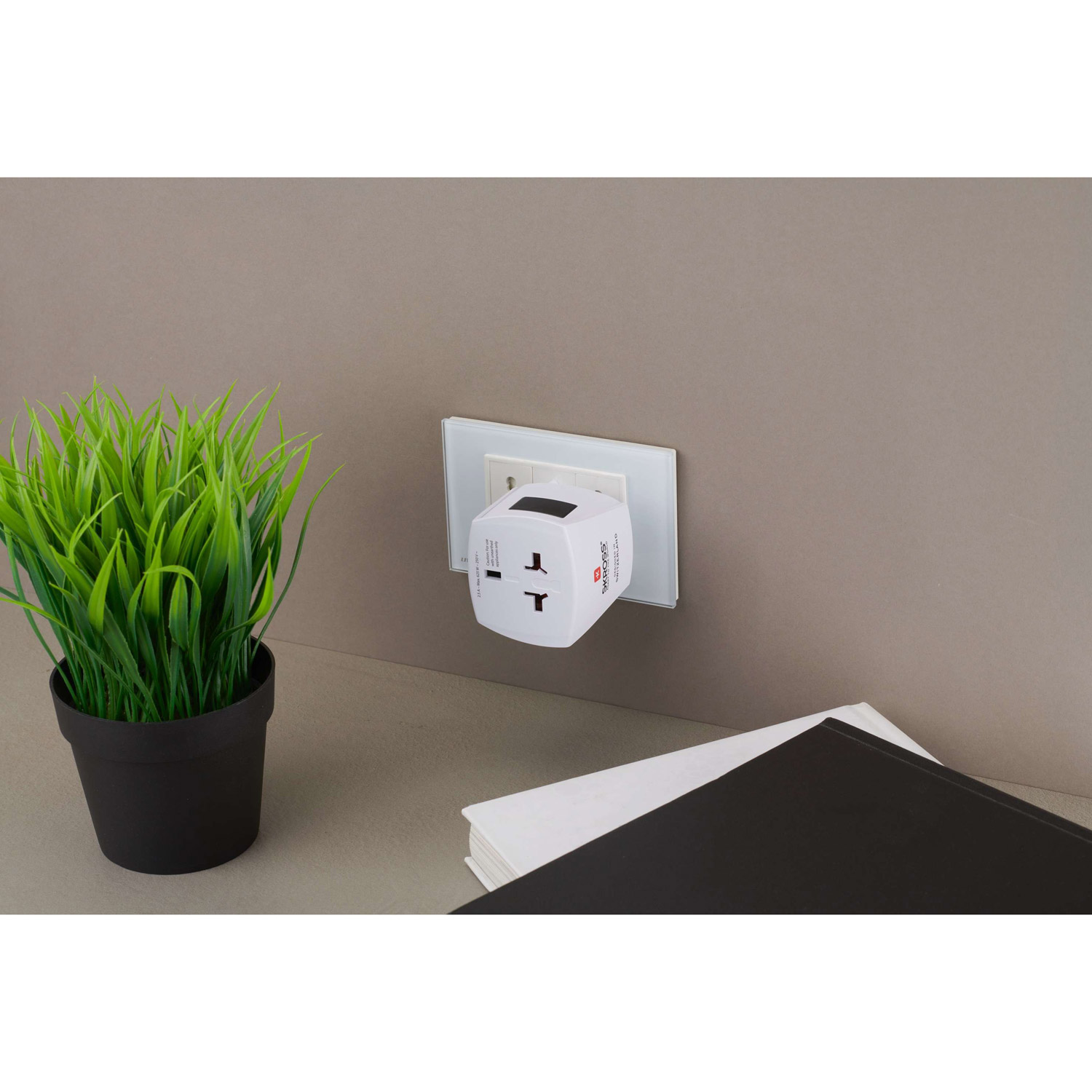 Världsreseadapter SKROSS MUV Micro Ojordad