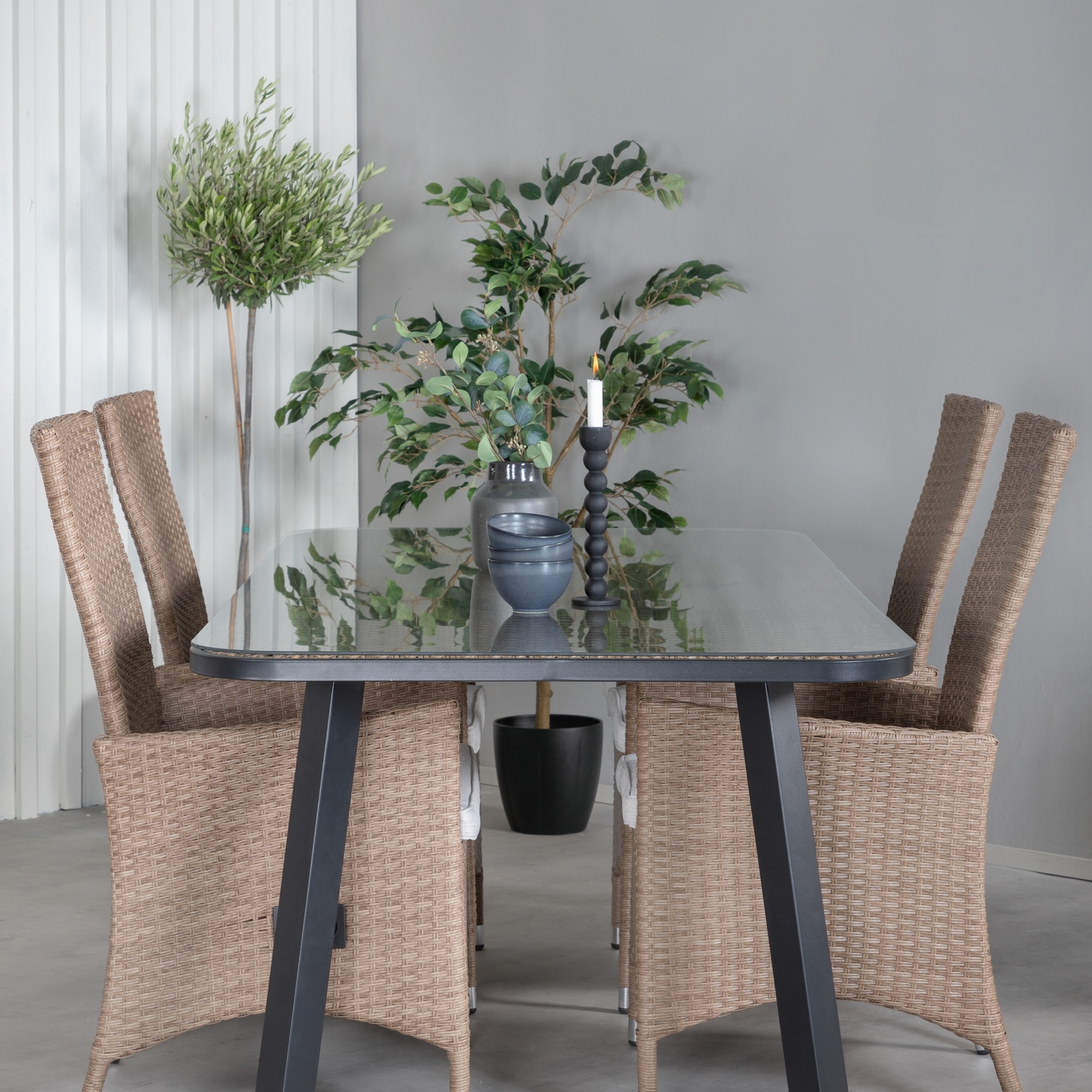 Matgrupp Venture Home Olle med 4 Pam Matstolar